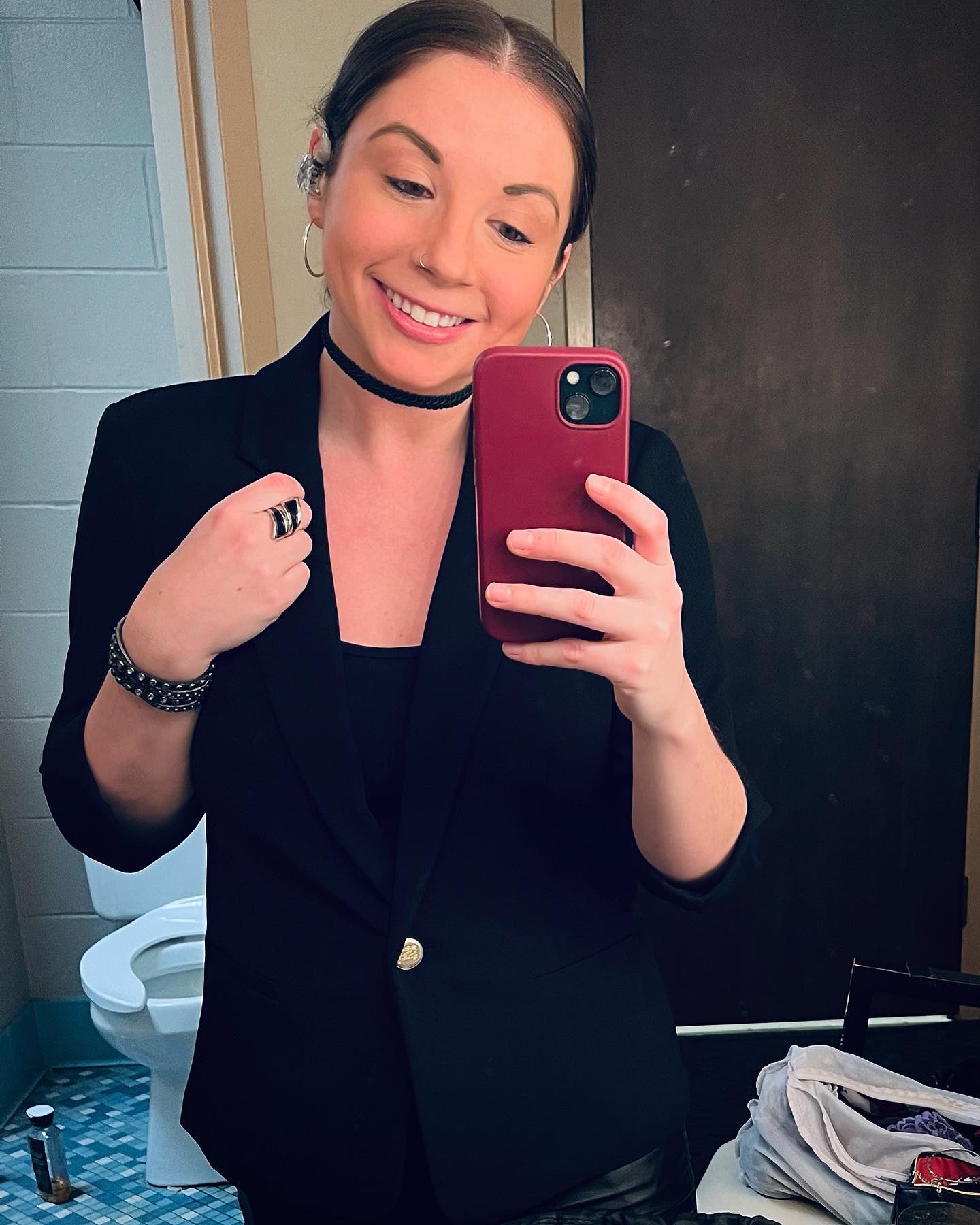 Back on EST for one night only…✨
•
•
•
•
•
•
#tour #touring #music #musician #conductor #concert #selfie #mirrorselfie #dressingroom #backstage #ootd #tourlife #eastcoast #ᴛʀᴀᴠᴇʟɢʀᴀᴍ