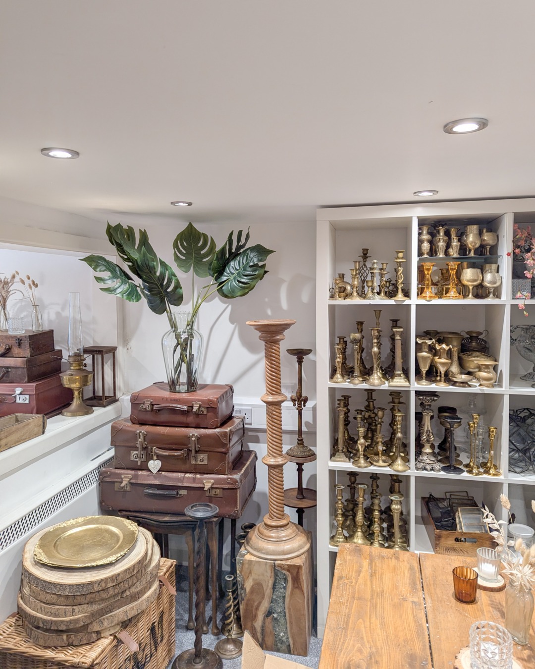 I've got to say being at work surrounded by beautiful things is never a hardship.
If you want to see how you can surround yourself with some of my beautiful things for your wedding or event, send me an email or a contact form via the website.
www.linenandlacehire.co.uk
#weddingdecor #eventdecor #weddinginspiration