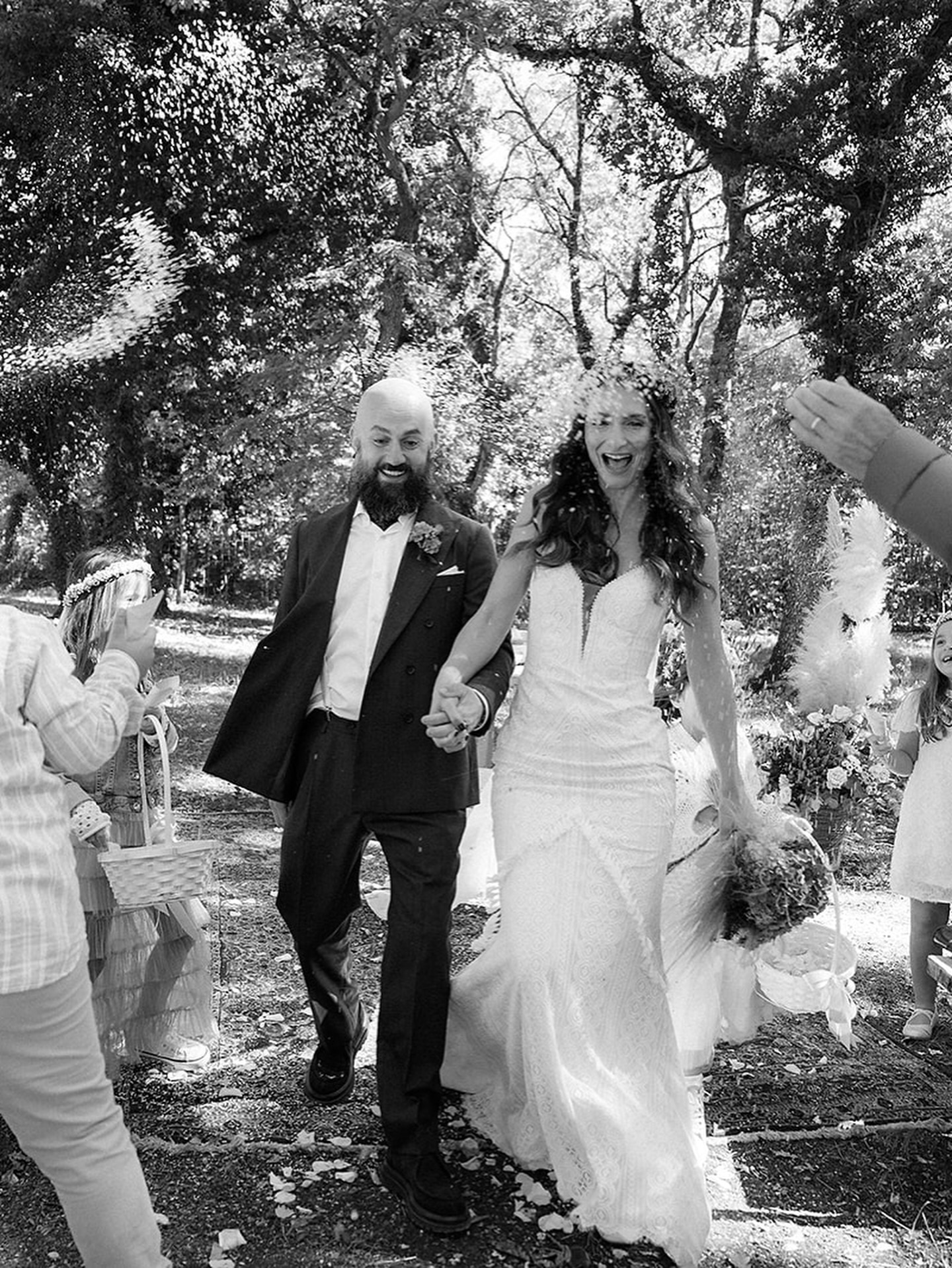 some of my favorite BW images from Helena and Endrio’s intimate fall wedding last year 🤍 🤍🤍🤍🤍🤍
Scroll to the end for a little super 8 footage