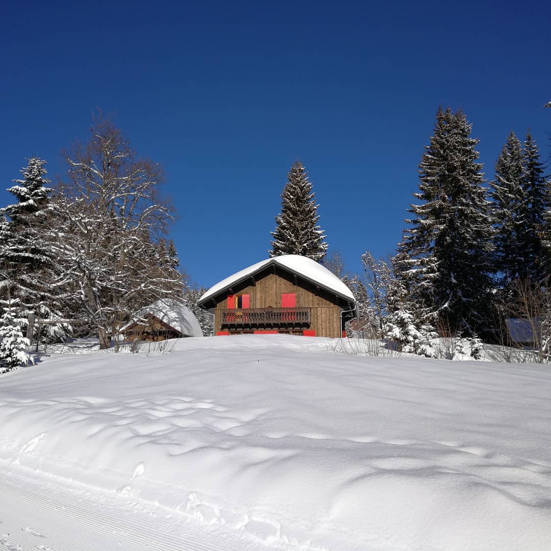 #redshutters #snow #frenchalpes🇫🇷