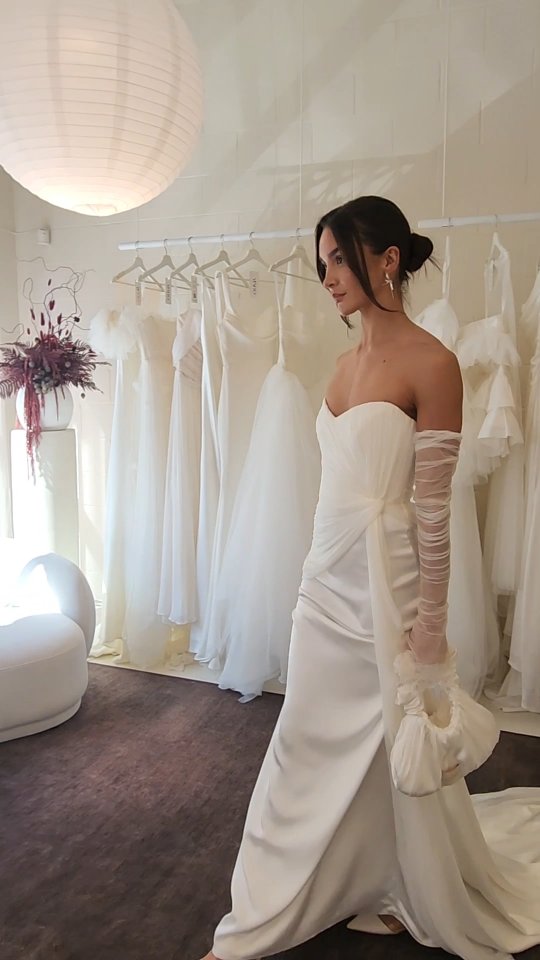 Not every bride wants softness.
The Elysian gown is made from delicate silk tulle, softly draped into an organic, sculptural silhouette that moves like air. It’s quiet, fluid, and intentionally undone.
If you’re looking for something structured, polished, or traditional… this might not be the dress.
But if you love subtle texture, lightness, and a shape that feels almost effortless — Elysian might speak to you.
Available to try at the OUMA atelier and selected stockists.
#OUMABridal #ModernBride #ContemporaryBride #EffortlessBride #MinimalBride