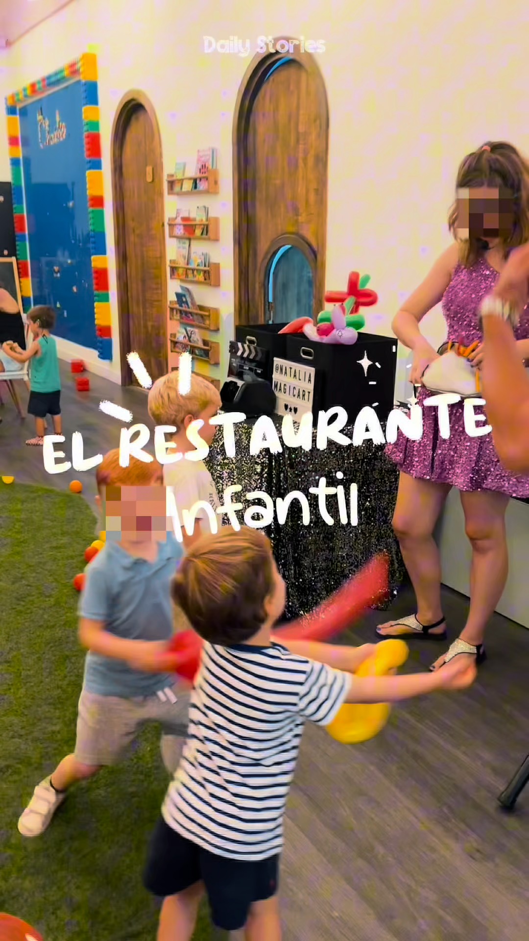 🎈 Salir a comer con niños puede ser un buen plan.
En Charlie hemos creado un espacio donde los peques pueden jugar, moverse y divertirse mientras las familias disfrutan del momento.
Aquí venir a comer significa:
🧸 juegos
🎨 actividades
🍝 comida para todos
👨👩👧👦 tiempo en familia
Un lugar pensado para que los niños disfruten… y los padres también.
📍 Pg. de St. Gervasi, 65 · Barcelona
📲 Reserva tu mesa o tu celebración
687 094 020