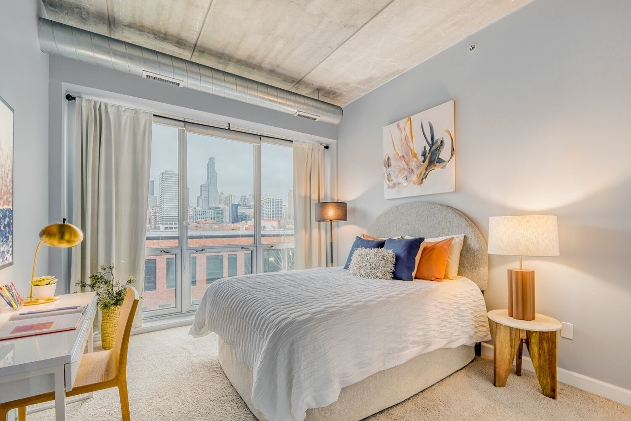 Bringing pops of color + softness to this loft bedroom ✨ #loft #chicago #chicagorealestate #havenhomestager #chicagohomestaging #stagingworks #stagingsells #staging #homestaging