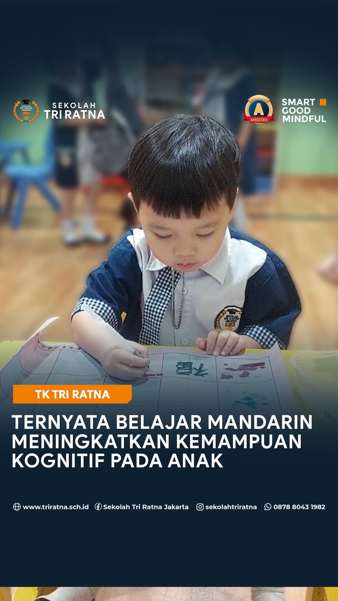 Serunya Belajar Mandarin di TK Tri Ratna!
Di kelas pembelajaran Bahasa Mandarin, murid TK Tri Ratna @tk.triratna berproses meningkatkan kemampuan kognitif, dengan mengingat, menganalisis karakter (aksara), sekaligus memperkuat daya ingat mereka.
Bahasa Mandarin merupakan bahasa tonal (menggunakan nada) yang unit. Perbedaan nada dapat mengubah artinya, sehingga murid diajak untuk lebih fokus mendengar, menirukan, dan mengucapkannya dengan tepat.
Proses belajar ini melatih konsentrasi, ketelitian, serta kepercayaan diri saat berbicara.
Pembelajaran dilakukan melalui aktivitas yang menyenangkan seperti gerak dan lagu, sehingga terasa lebih hidup dan mudah diikuti murid.
Bergabunglah bersama Sekolah Tri Ratna!
🔗 psb.triratnaschool.sch.id
☎️ +62 878-8043-1982
SMART • GOOD • MINDFUL
#sekolahjakarta #sekolahbuddhajakarta #sekolahtriratna #sekolahjakartabarat #mindfulschool
