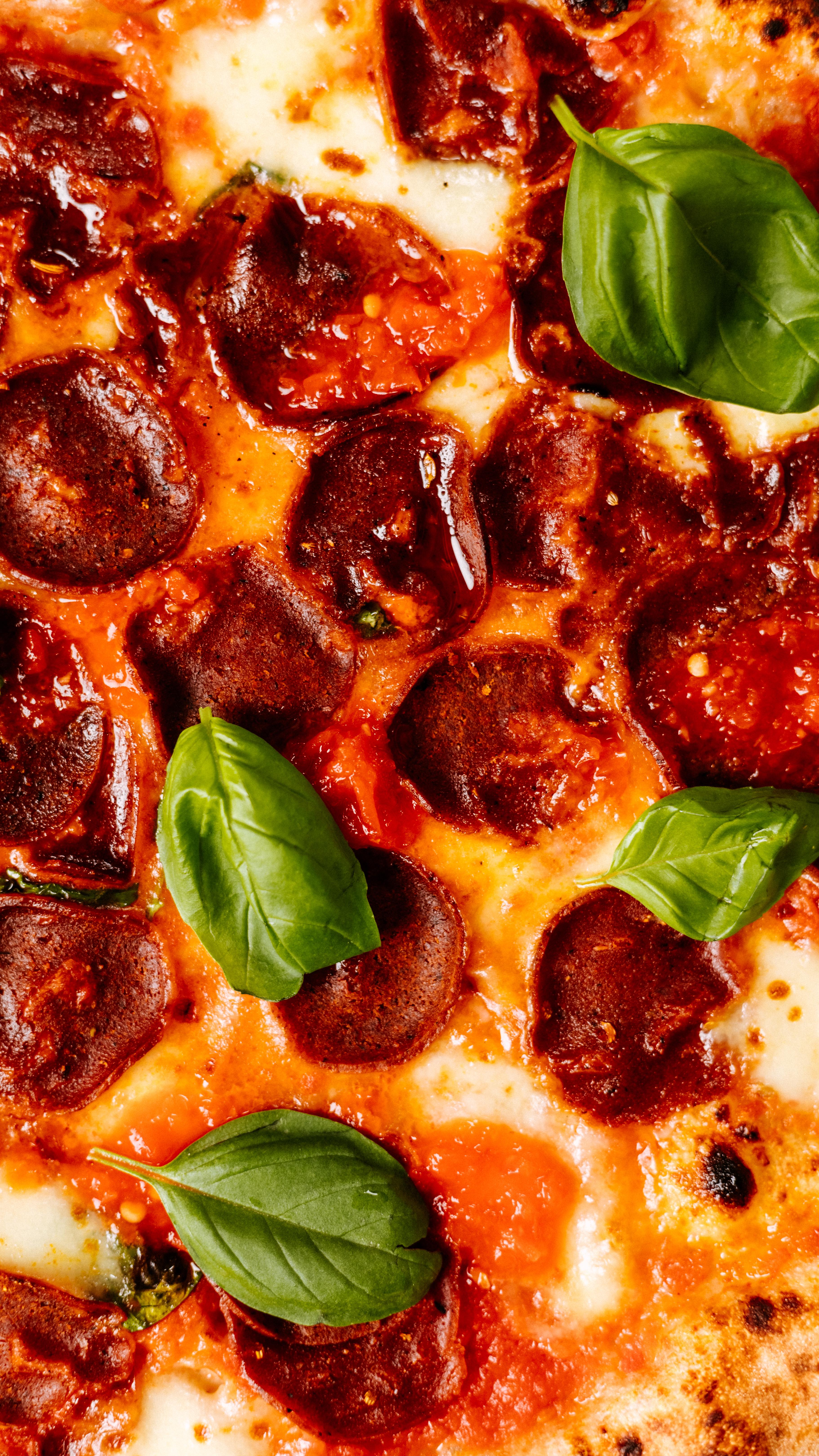 Craving a slice of my Vegan Pepperoni Pizza right now…
sourdough pizza (260g dough ball) with that perfect crust, fermented for 45 hours at 67% hydration.
100% Vegan pizza a bit longer bake for that perfect crisp.