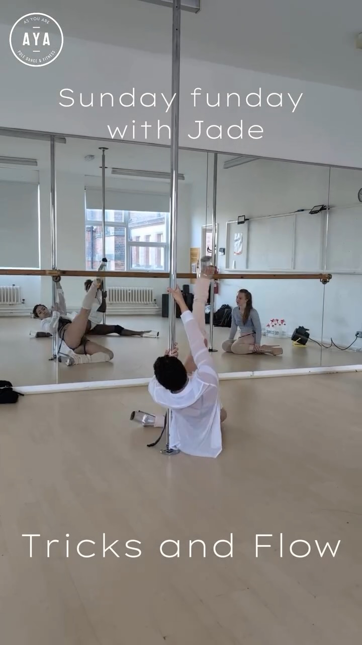 Weekend plans? Sorted 💫
Join Jade this Sunday⬇️
✨ 11:30 AM-Mixed Level Pole fitness
Strength, dynamic combos & spins
✨ 12:45 PM -Tricks & Flow
Transitions, tricks & choreo
Click the link in our bio to book 🚨