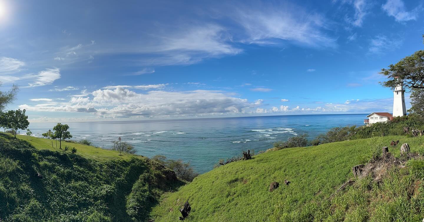 The unfiltered view from Diamond Head this Sunday morning. 🤩 Weather newscasters say that it will start raining in an hour and storming in 3 hours. We’ll see. But for now, I’m going to enjoy. 🥰 Have a beautiful Sunday! #sundaymorning