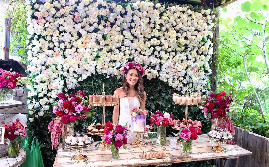 Happy Friday everyone!! Throwback to this amazing bridal shower featuring our garden arch flower wall 🌸🌸