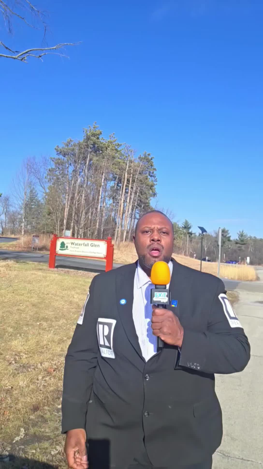 Darien home prices are doing something interesting right now.
Inventory is tight. Homes are moving. Buyers are still active.
Would you buy in Darien right now or wait?
Comment “PULSE” if you want the full breakdown.
#DarienIL #WesternSuburbs #DuPageCounty #FranklinFridays