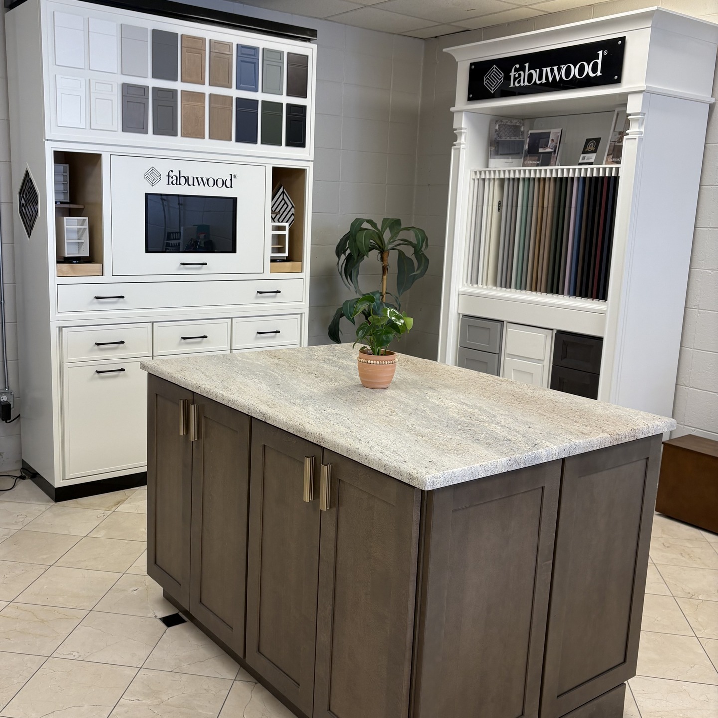 Start your next home project here with us! 🤝From quality cabinets to a variety of countertop selections such as granite and quartz. Stop by our showroom, explore our displays, and see the materials up close. Our team is ready to help you choose the perfect combination for your home! 🏠
🪴Display Details🪴
Island Countertop: Astoria Leather Granite
Island Cabinet: @fabuwood - Galaxy Mocha
📍940 Wellington Ave, Cranston, RI 02910
⏰Mon-Fri: 8:30-5pm / Sat: 9-3pm / Sun: Closed
☎️401-780-9639
🌐www.stonedepotofri.com