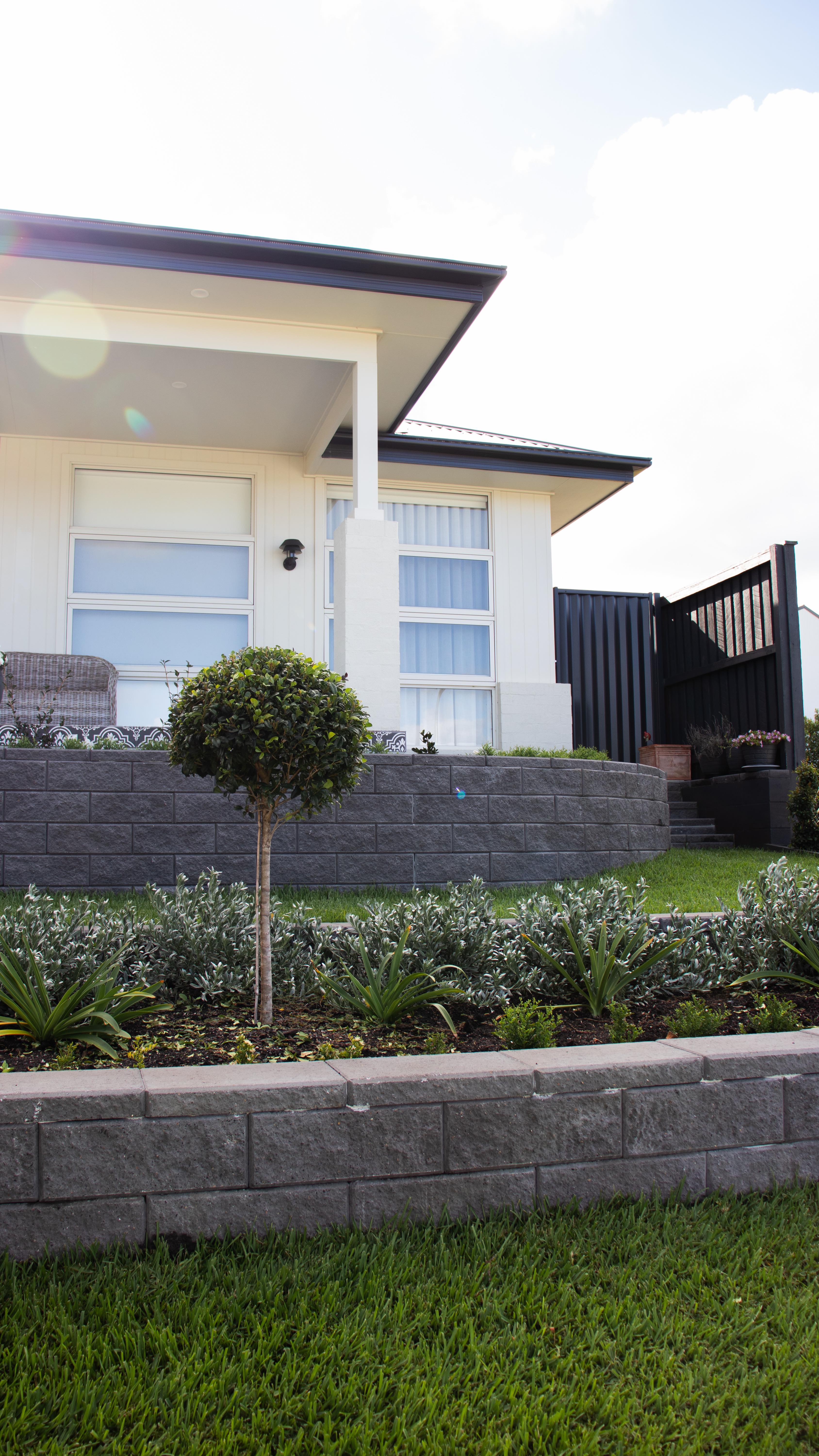 Curb appeal = unlocked 🔓
This modern stone block wall brings structure, style and serious street presence to this front yard. Crafted with precision, built to last 💥
Looking to upgrade your home? Get in touch to transform your space from standard to standout 🙌🏼