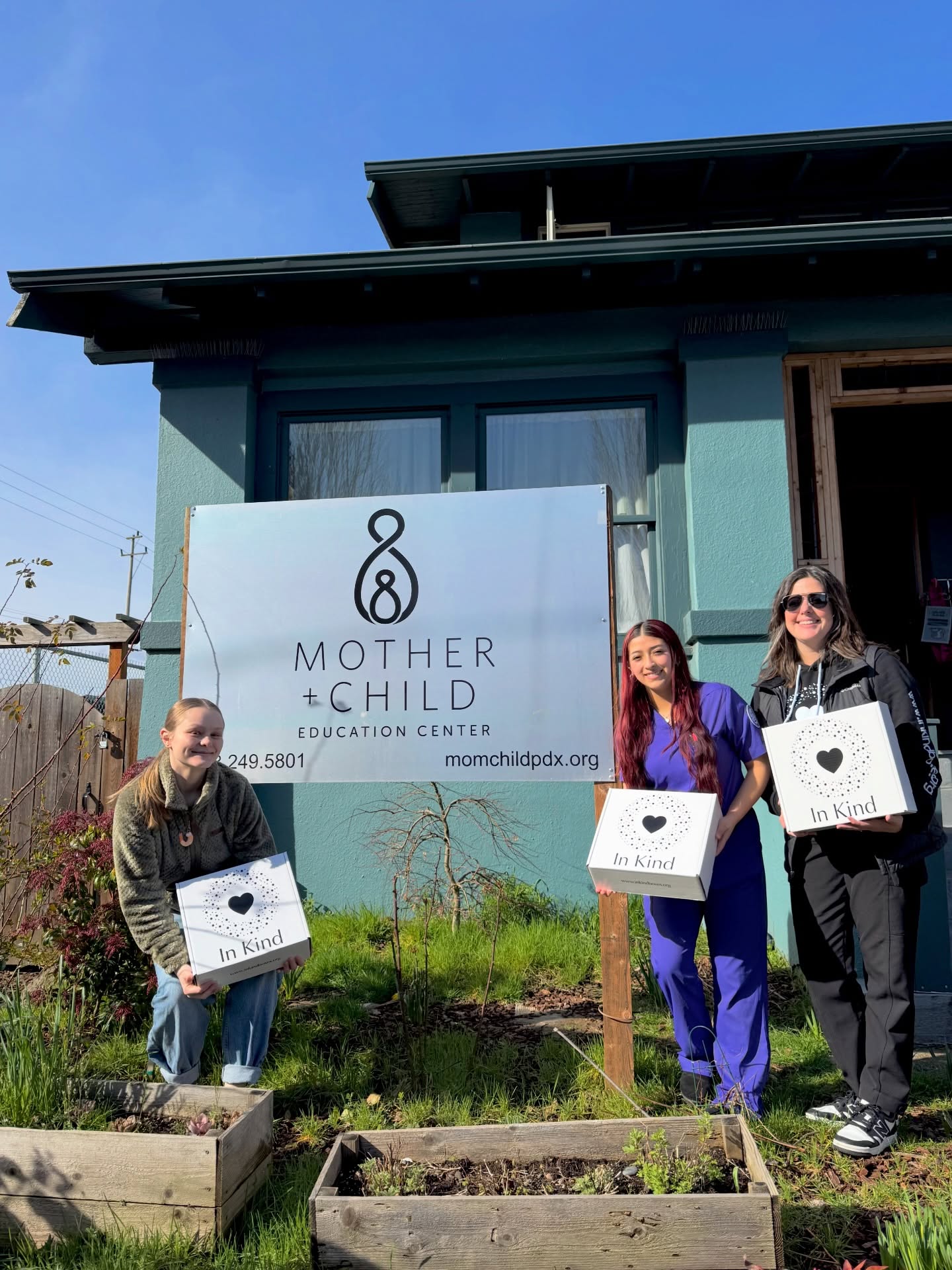 A sunny moment from last week! 😎
20 gift boxes were donated to the Mother and Child Education Center on Thursday. 🚚💝
Each box is packed with love and filled with quality newborn and postpartum essentials because we believe that every family deserves to thrive after birth. 🙌
Get involved today, and help make more deliveries like this possible! 💞
#goodnewsmovement
#nonprofitwork #makeadifferencetoday #bethevillage