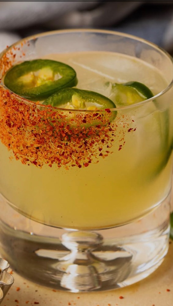 It’s Saturday and it’s time to recharge your batteries. 🔋 🤩
#spicymargarita #ravenswoodvibes #rojogusano #tacoandtequila #mexicancuisine