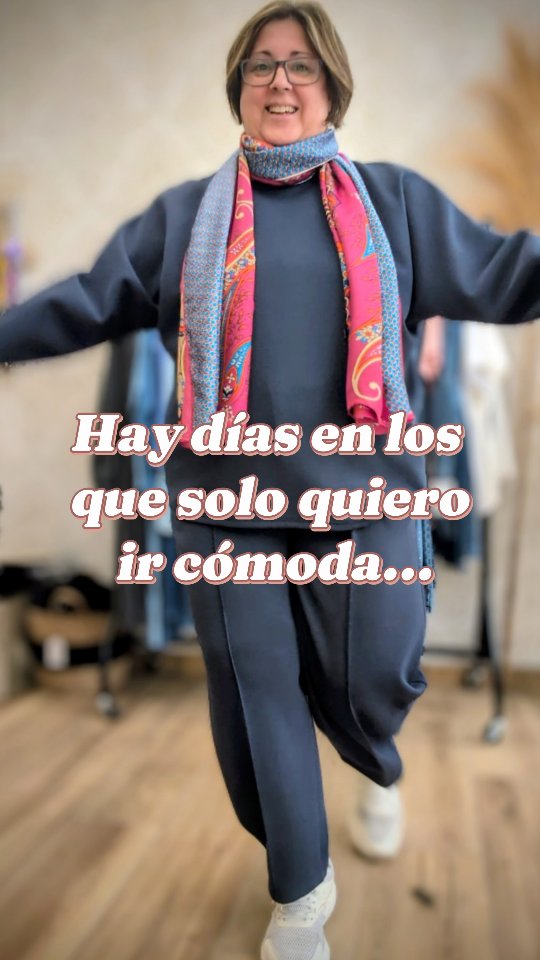 Para las que ya no nos ponemos cualquier cosa 🤍
Este dos piezas es de esos conjuntos que te solucionan el día.
Sudadera y pantalón en un tejido súper suave y gustosito… de verdad que no os lo vais a querer quitar.
Sienta bonito, es cómodo y estiliza sin esfuerzo.
Yo le añadí un fular largo de seda y cambia completamente el look.
Perfecto para ir cómoda, pero sintiéndote tú.
¿Os gusta tanto como a mí? ✨
Sudadera 19€
Pantalón 19€
Fular 14€
“¿Os pasa que ya priorizáis comodidad?”
“Decidme si soy la única 😅”
#auracoleccioncurvy #mujercurvy #tiendaonlinecurvy #modatallasgrandes #modaconestilo