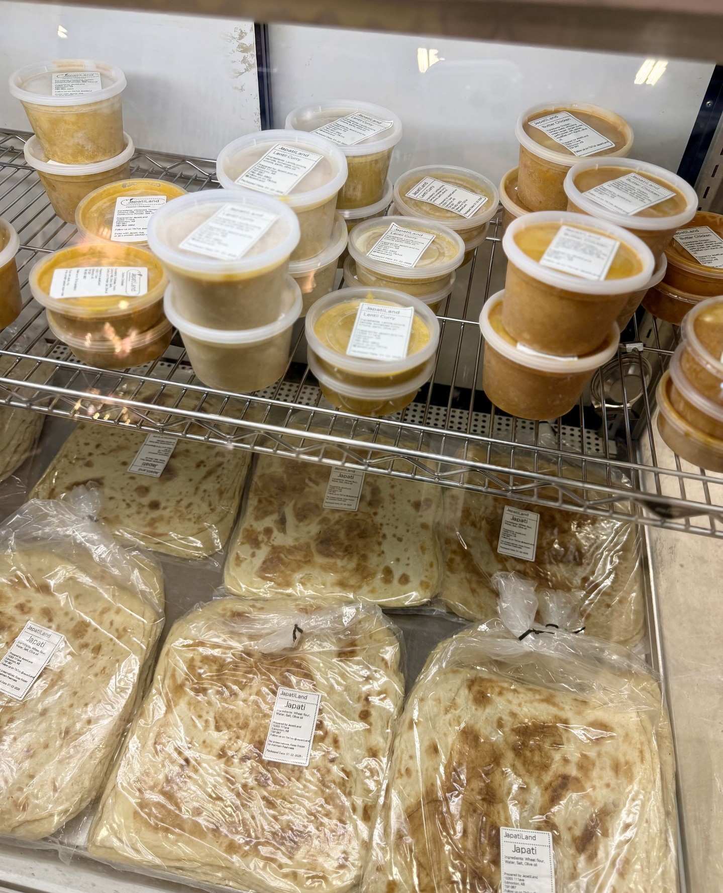 JapatiLand brings a 40-year-old Somali family tradition to the market, centred around their signature Japati flatbread. Every batch carries generations of knowledge, offering a taste of culture, connection, and something beautifully different to bring home.
📍 Booth E1
🕓 Fri 10–4 | Sat 9–4 | Sun 10–4
#BountifulFarmersMarket #YEGLocal #YEGFood #YEGMade #ShopLocalYEG #SupperLocalYEG