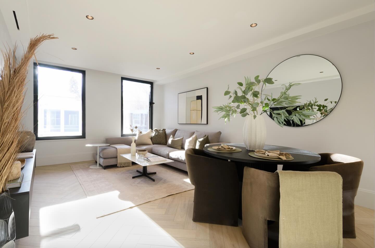 Light-filled living and dining areas at W Broadway flow effortlessly together, creating a room that feels open during the day and cosy once the evening settles in.
Agents: @gibbsgillespieea + @hamptons1869