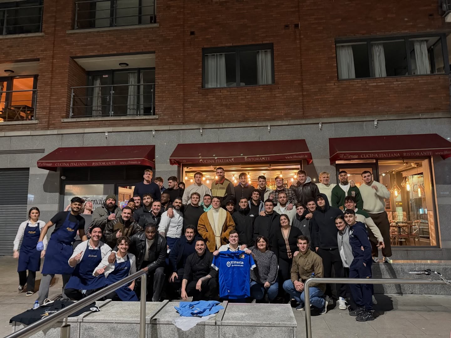 as some of you may know, last week, we had the honour of welcoming the official Italian national rugby team @italrugby to Il Fornaio IFSC ahead of their Sunday fixture.
From lean plates, fresh salads and grilled chicken to prime steak and fresh pasta, it was a privilege to help keep the team fuelled and ready. (And no… the nutritionist definitely didn’t see any cheeky slices of pizza 😉🍕)
As a proudly Italian-rooted restaurant in Dublin, sharing a taste of home with our national team alongside our amazing staff, our owner and Emilio representing the next generation was a very special moment for us all.
Grazie for dining with us 🇮🇹☘️
Thanks again for the amazing entertainment @sonairi_official bring Italian and Irish ballads to the restaurant. #italianfood #italianrugby #dublincity #ilfornaio