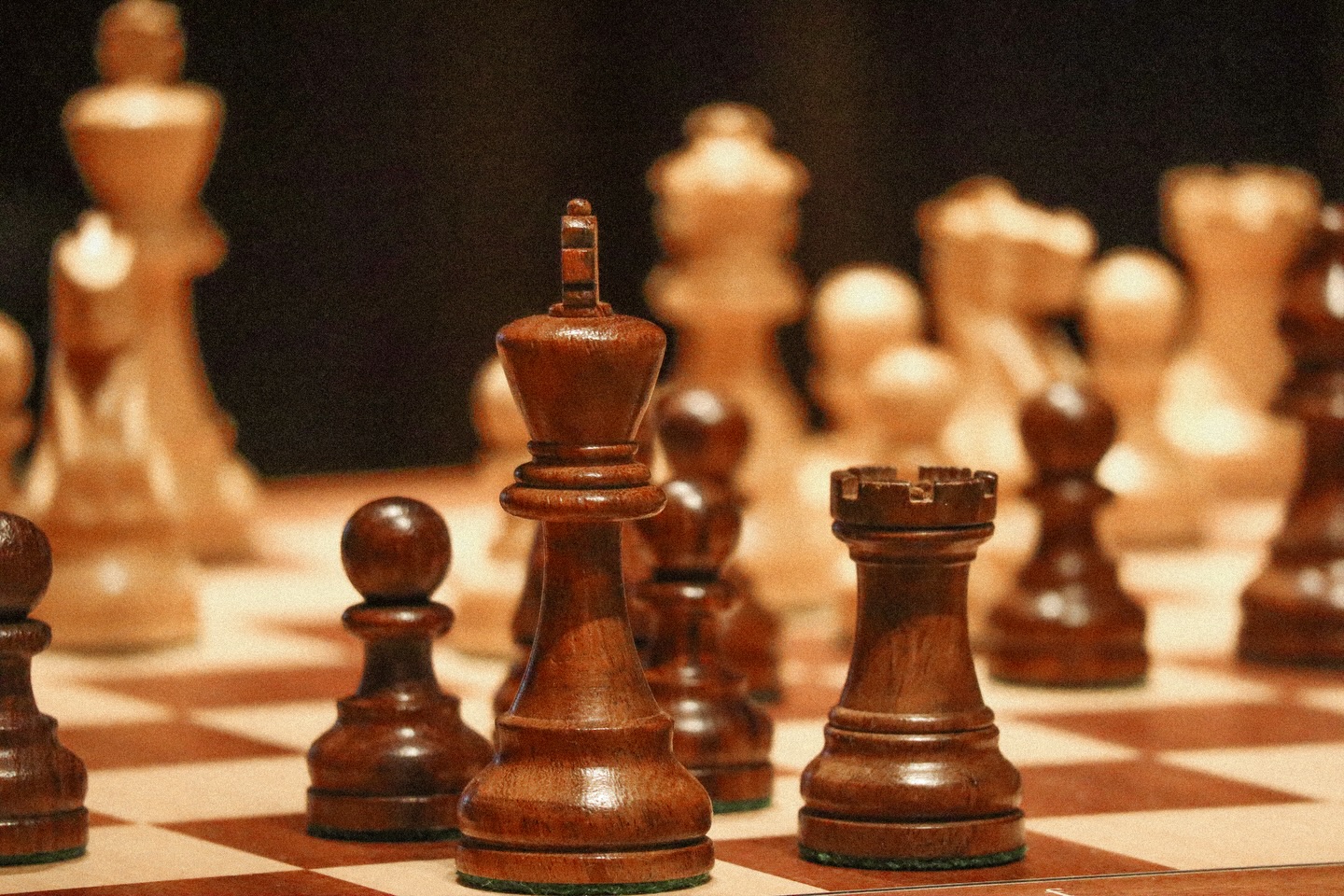 Mit Konzentration für Kunst und Kinder
In der heutigen Ausgabe der Süddeutschen Zeitung ist ein toller Artikel von Karin Kampwerth zum Schach-Charity Abend der Münchner Schastifzung erschienen. Wir bedanken uns ganz herzlich!