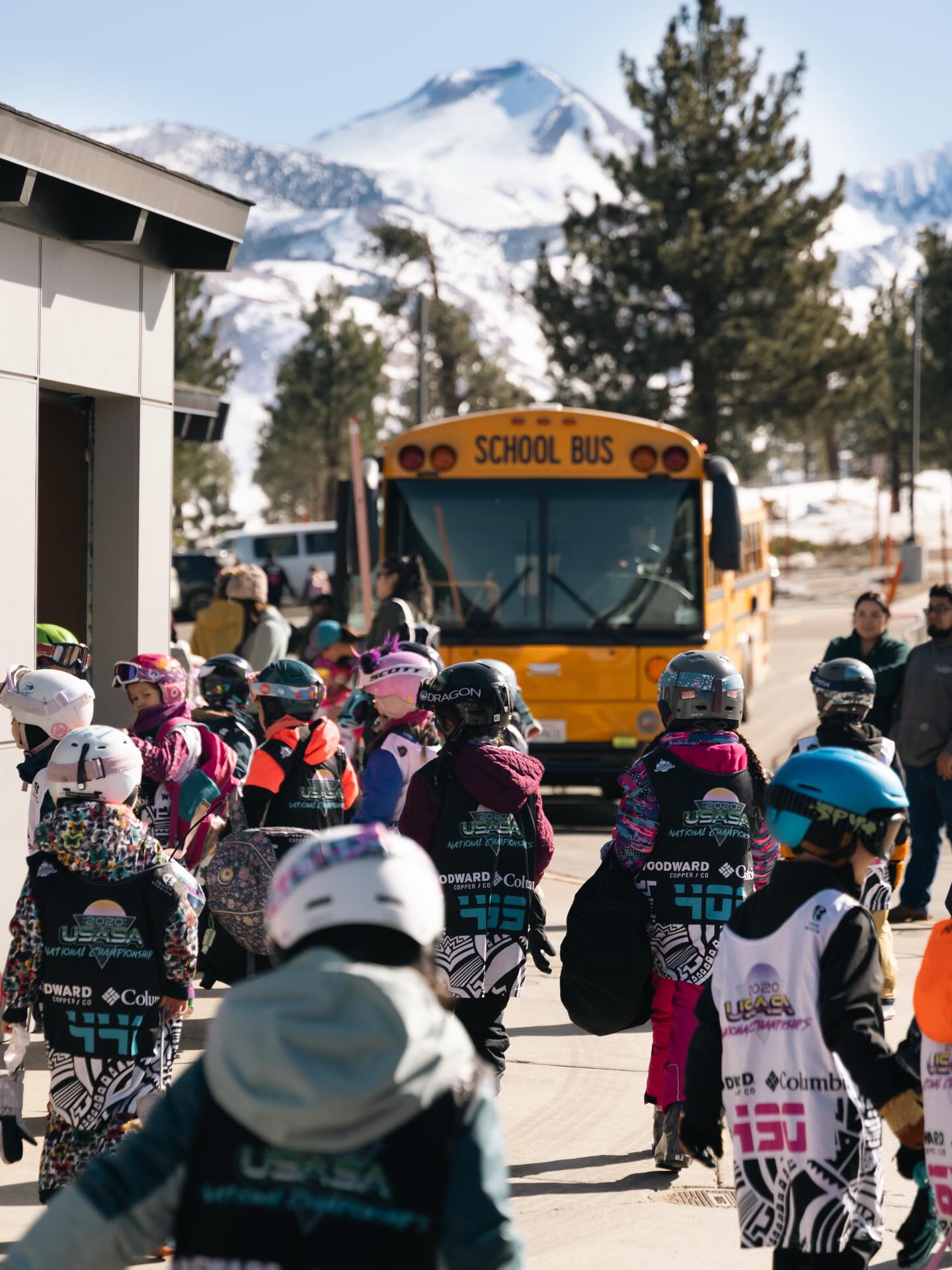 From class, to the ski slopes, we believe that every kid should be able to ski and enjoy our beautiful mountain here in Mammoth. & that’s exactly what MMCF allows every student to do! We have sponsored Ski PE, among other programs, for years and continue to pledge our support to push our local youth to thrive everyday!
Thanks to all who help our community foundation soar!
Photos by @sierrasummitphotography_