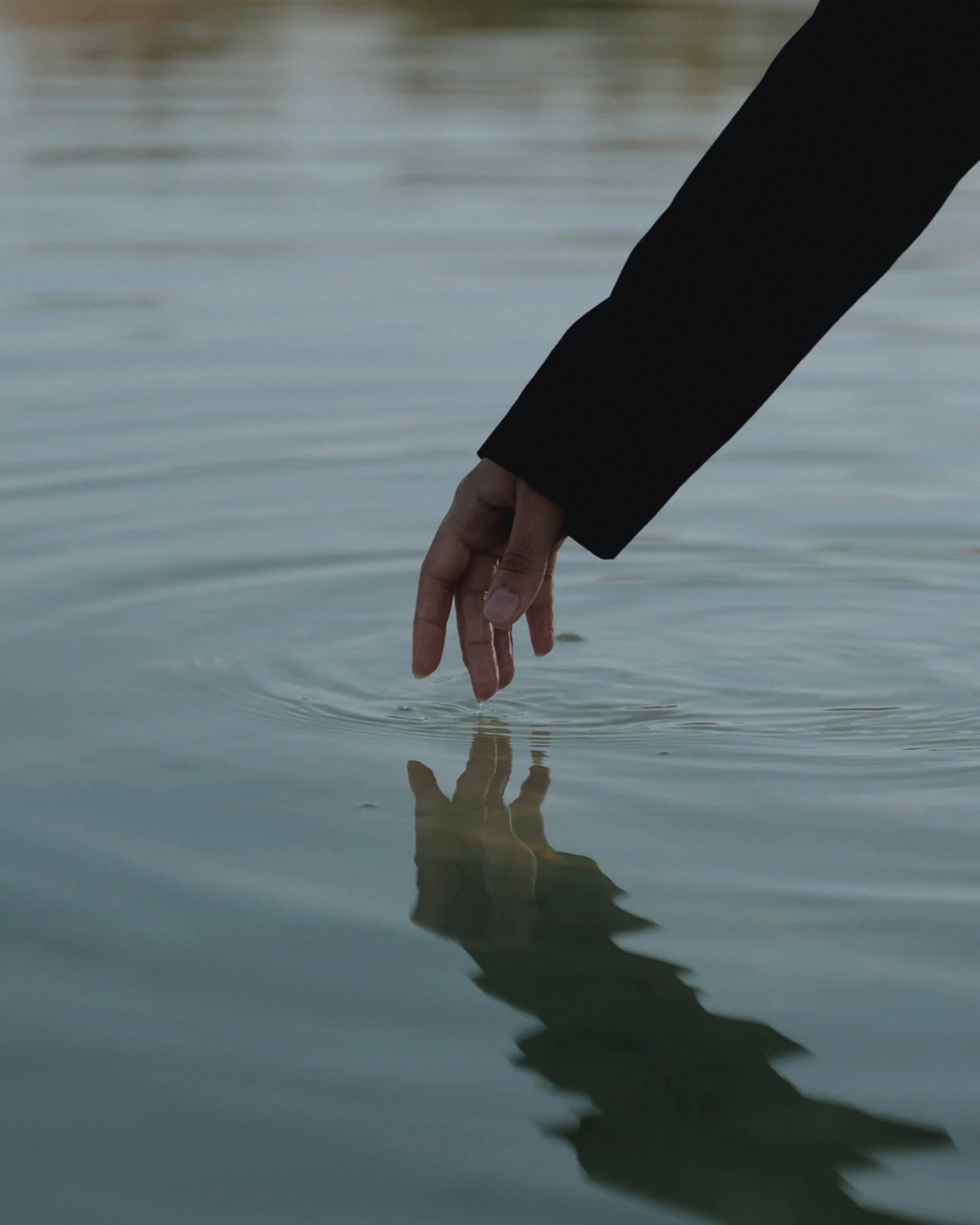 Tu reflejo hoy, tu historia mañana. ¿Empezamos? 🌍✨
En Look UP creemos que cada decisión abre un nuevo horizonte.
Mira más allá. Llega más lejos.
📩 Escríbenos y da el primer paso.
#LookUP #estudiarenelexterior
#intercambioestudiantil
#asesoríaeducativainternacional #studyabroad