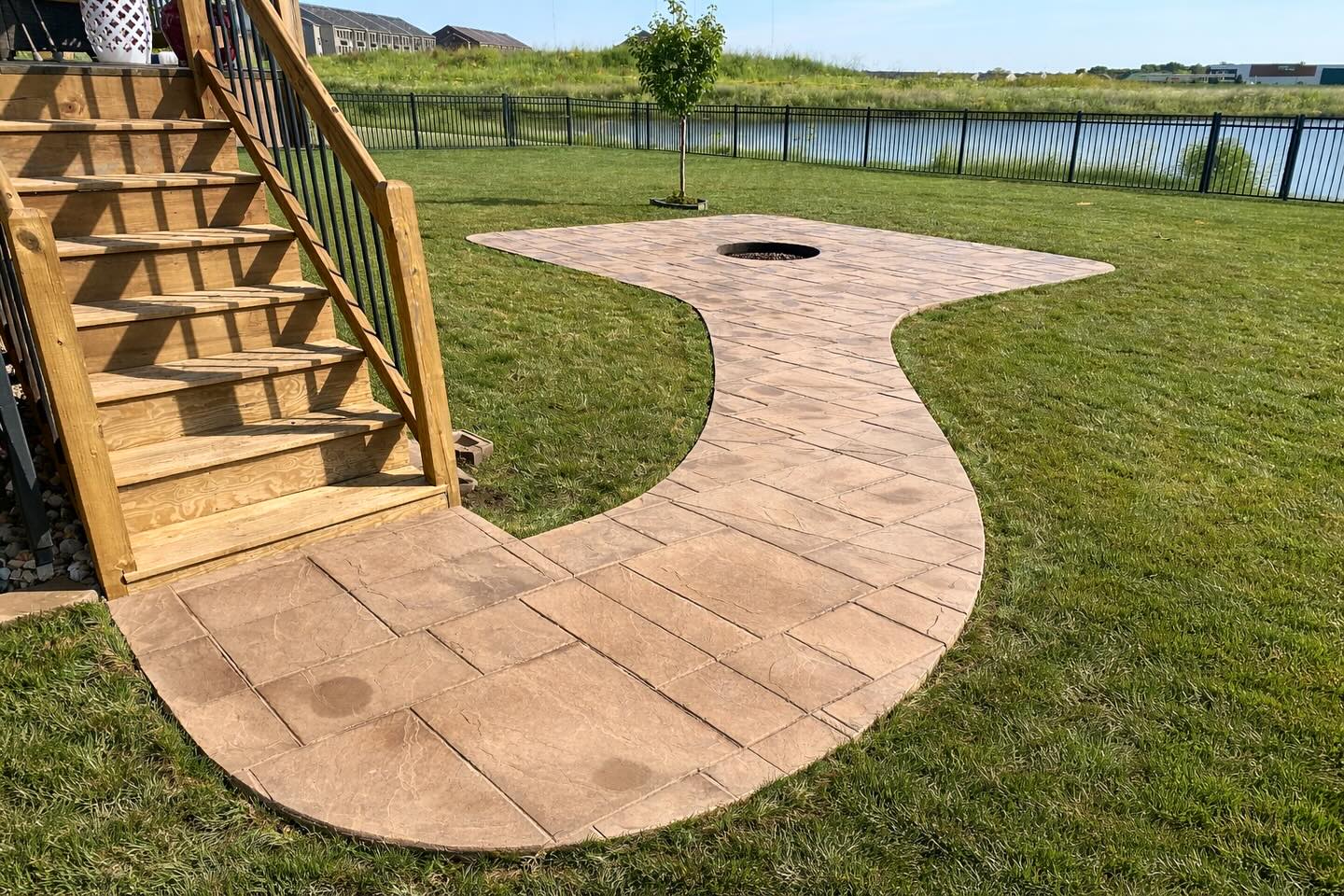Stamp Pattern: Majestic Ashlar
Integral Color: Autumn Oak
Antique Release: Walnut
Request a free quote today!
#stampedconcrete #dsmhomes #dsmconcreteservices #iowacontractors