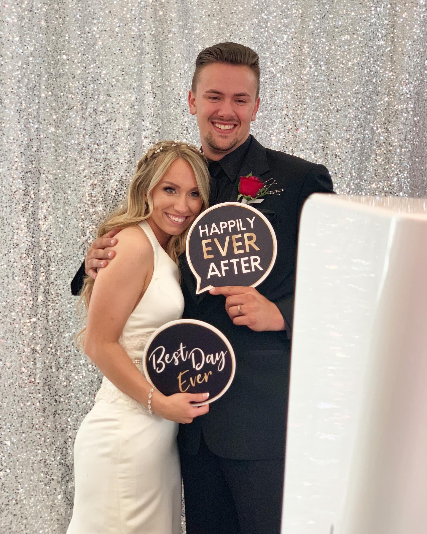 These prop signs couldn’t of been more perfect! Congrats to Jess & Cade 🎉