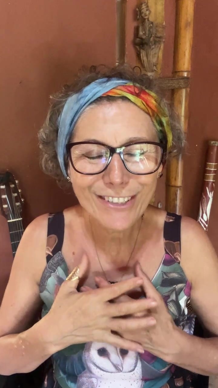 Uma Live expontânea, esclarecendo algumas questões!
Já Somos quem tentamos nos tornar, o que queremos manifestar Já É!
Humana aprendendo a Ser
Eu Sou aqui
Eu Sou aí
Silvana da Cunha
Cientista Intuitiva • Alquimista • Mentora • Palestrante • Consteladora Sistêmica Familiar • Terapeuta Holística
Fundadora da TQC Cura Quântica®️
e do Despertar Quântico da Consciência
www.florescimentocriativo.com