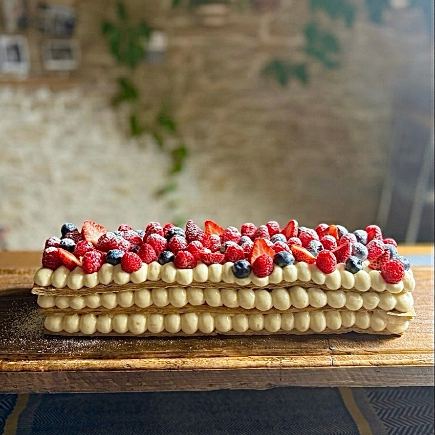 Our giant berry mille-feuille for a lovely 40th party at the weekend. The menu featured beef fillets from @rawlingsbutchers and our Japanese inspired fried noodle salad.
#surreycatering #surreyhills #guildfordfood #millefeuille