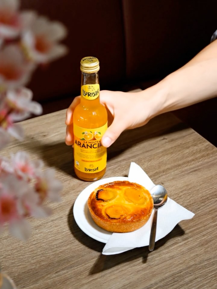 Une boisson, un dessert, votre équilibre.
Simple, efficace, gourmand.
À chacun sa boisson, à chacun son dessert.
📍 Bel-air – rue de la cité 1, 1204 Genève
📍 Acacias – route des acacias 43, 1227 Genève
🌐 edwards-sandwiches.ch
#dessert #urbanfood #genevaeats