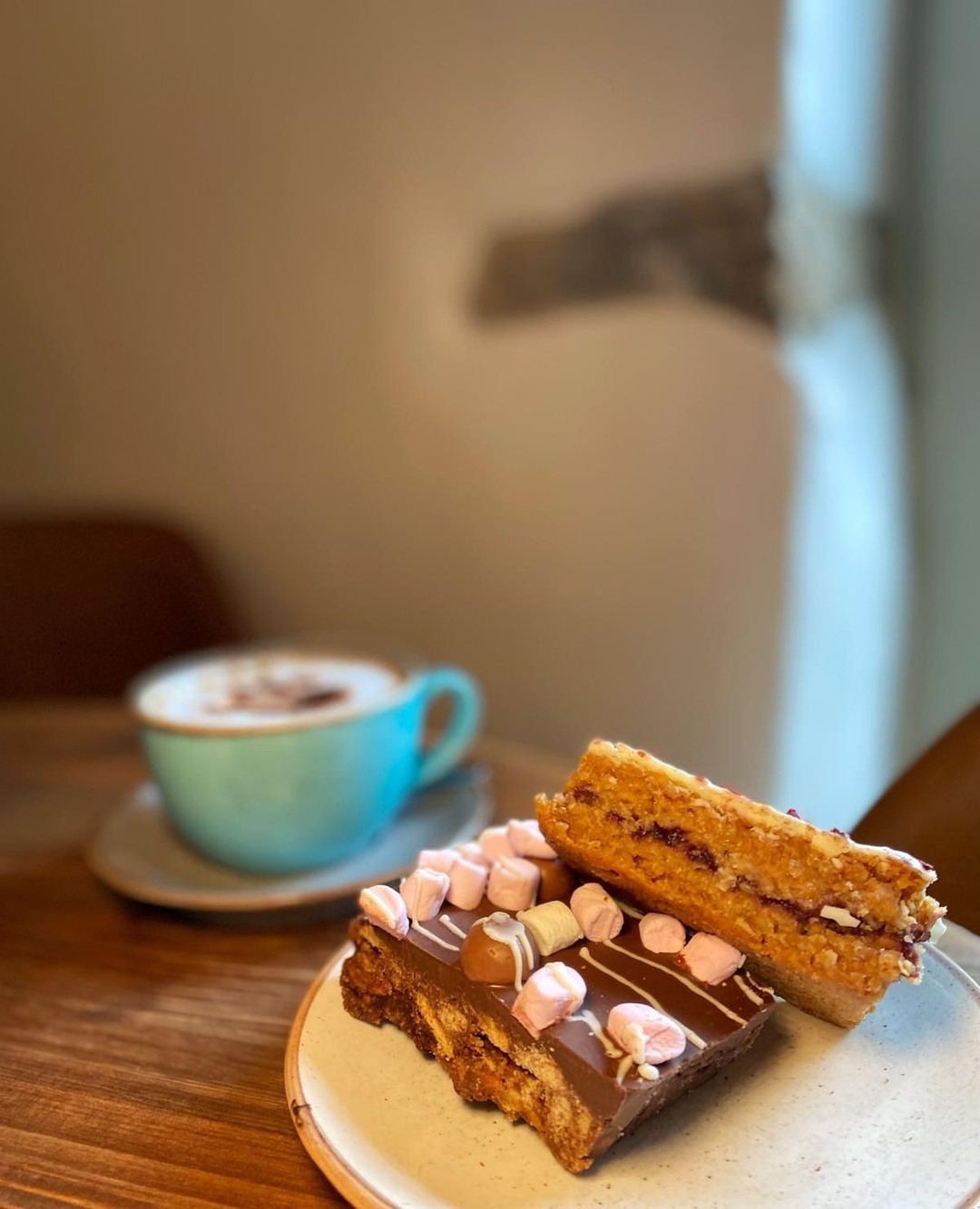 At the The Old Original Bakewell Pudding Shop, we’re delighted to offer a truly tempting selection of homemade traybakes, freshly prepared at the Bakewell Bakery and ready to enjoy. 🧁✨
Pop into our shop downstairs to pick up your favourites, or take a seat in our charming café upstairs and treat yourself to something sweet alongside a perfectly brewed cup of tea or coffee. ☕🍰
With over 10 delicious varieties to choose from, there’s guaranteed to be something to tickle everyone’s taste buds, whether you love a chocolatey indulgence, fruity classics or traditional bakes. 🍫🍒
Can’t make it to us? No problem! Order one of our assorted boxes of 9 traybakes from our online shop and have a little slice of Bakewell delivered straight to your door. 📦💛
🔗 https://www.bakewellpuddingshop.co.uk/product-page/traybake-boxes
#visitpeakdistrict #peakdistrict #vpdd #uniquedistrict #derbyshirefoodanddrink #supportlocal #food #foodie #marketingderby #eastmids #derbyshire #inspiredbythepeakdistrict #freshfood #thegoodfoodguide #whatsonderbyshire #derbyshireevents #chesterfieldevents #travelgram #derbyshirelifestyle #visitderbyshire #bakewell #southyorks #mixology #foodstagram #foodphotography #drinkstagram #eatdrinkexplorepdd #thefoodanddrinkforum #thingstodoinsheffield