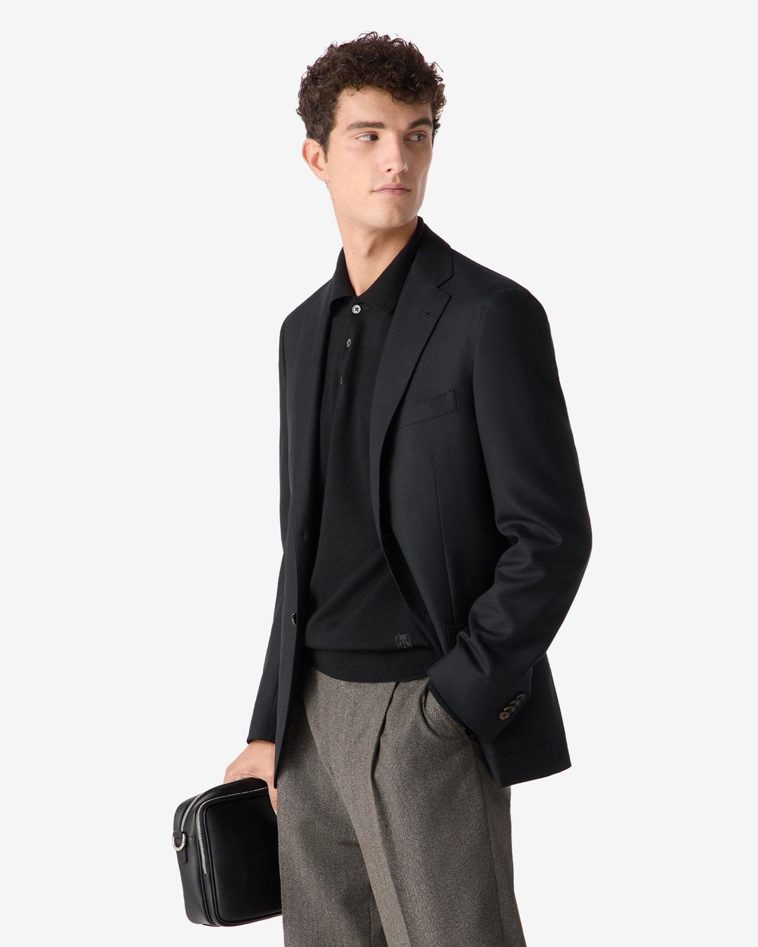 Plongez dans l’élégance du costume italien à EXCELSIOR Place Bel‑Air : coupes impeccables, finitions minutieuses et raisons d’un investissement responsable. «La qualité commence par le détail». Venez découvrir ces maisons d’exception à Lausanne. Link in bio ✨👔📍
Quel détail vous séduit le plus ? Dites‑le en commentaire.
#LausanneStyle #PlaceBelAir #HauteCouture #Menswear #MadeInItaly #LuxuryTailoring #Suisse #ModeResponsable #Artisanat #excelsior #lausanne #vaud #lausannecity #enjoylausanne #slowfashion #llocationsmoking #vaudpromotion #menfashion