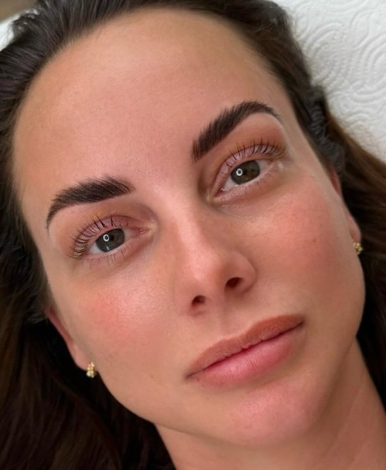 By Bianca 🫶🏼
YUMI Lash Lift paired with Hybrid Brows,
Lashes are lifted and lengthened to open the eyes while maintaining a natural elegance
Brows are softly sculpted with hybrid stain to create depth, symmetry and fullness that still feels effortless.
This combination is perfect for those who love a polished look without the need for daily makeup
Subtle definition
Timeless results
Low maintenance
#yumilashes #lashlift #hybridbrows #beautydunedin