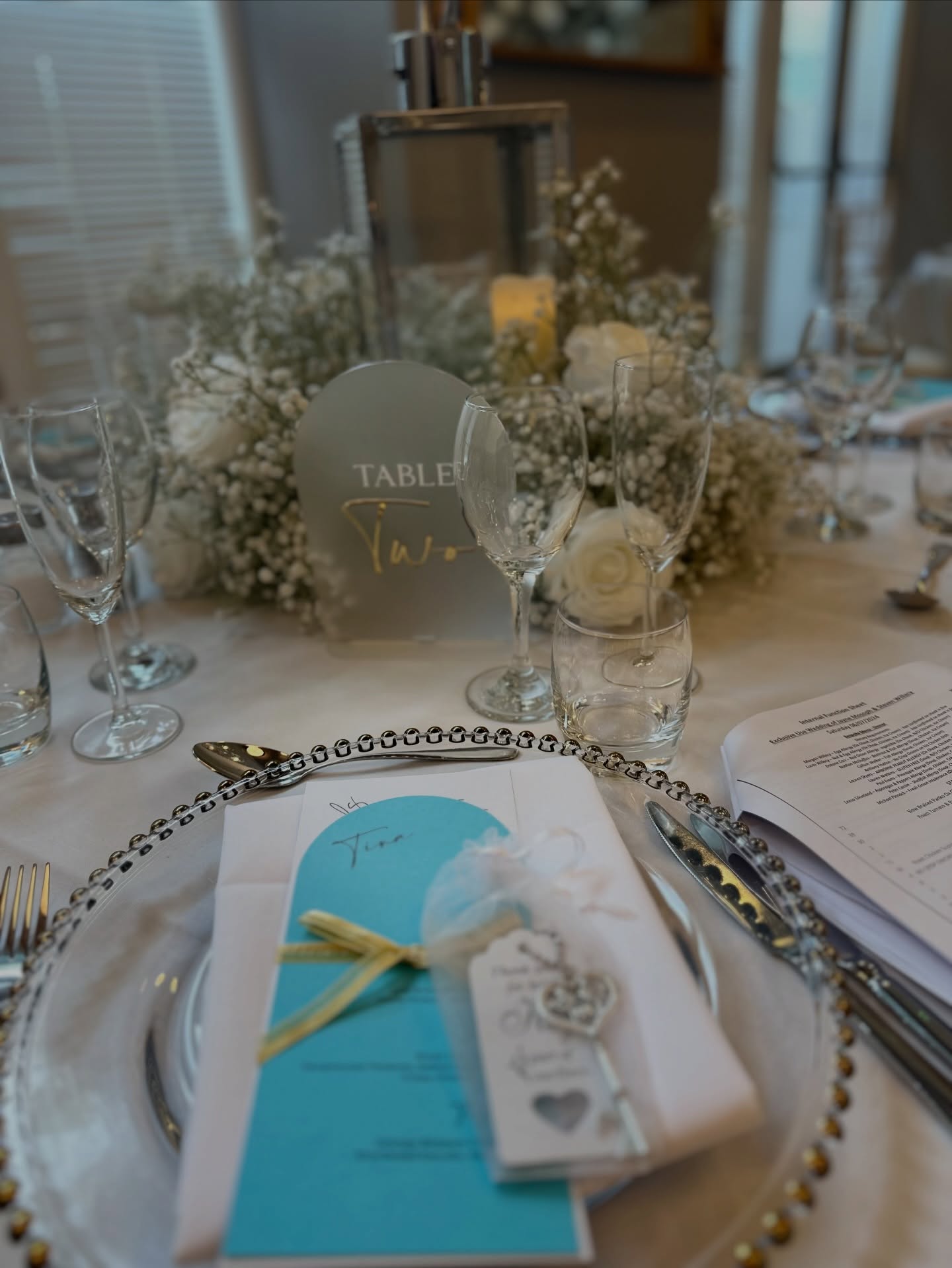 💕Co- Ordinating SOPHIA with a few accent colours! Blue and gold! What do you think?
#wedding #weddingday #weddingflorist #venuedecor #cheshirebride