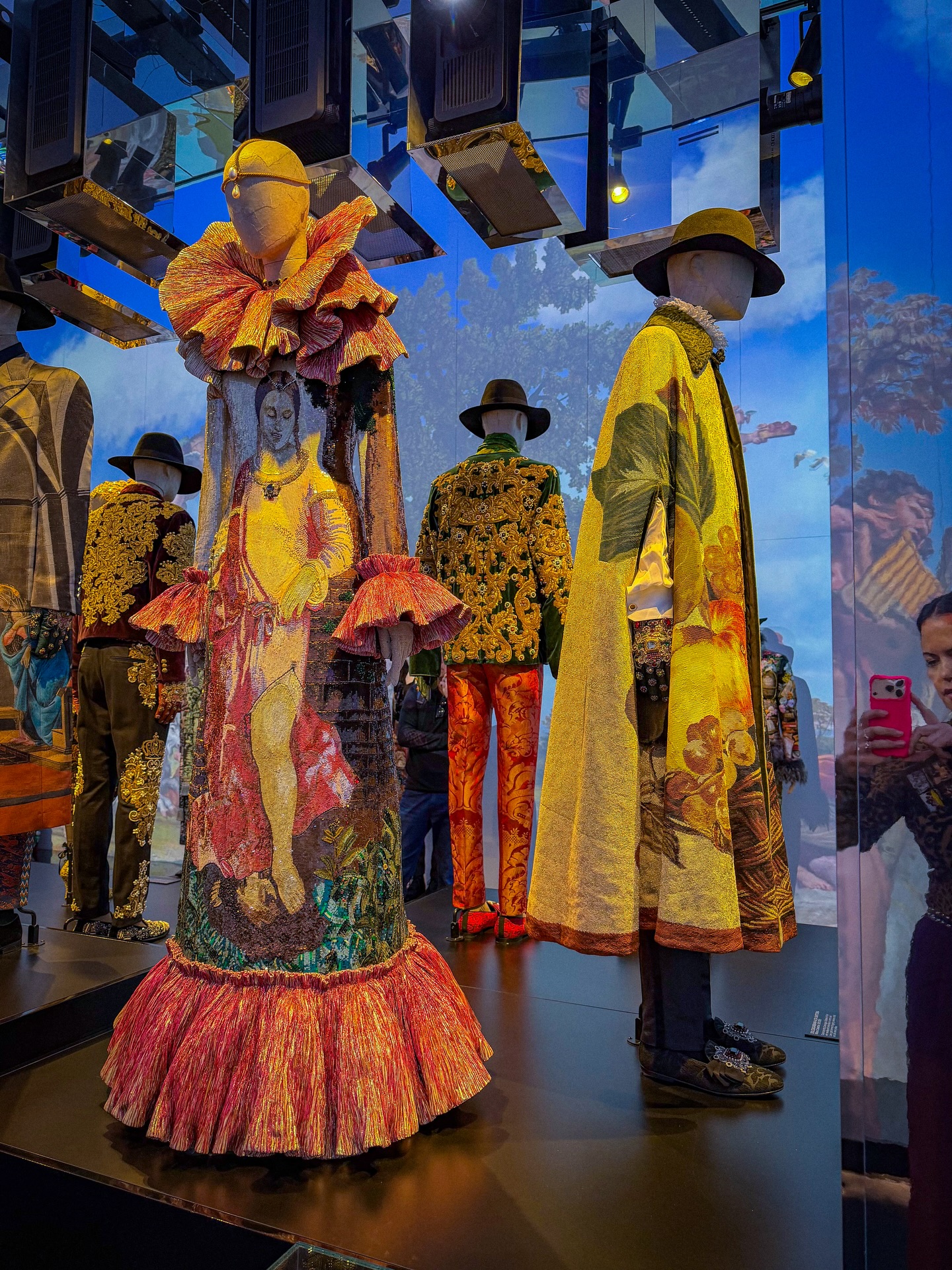 FASHION IS ART
From the Heart to the Hands: Dolce&Gabbana, Part I
And the Met Gala affirms what we already know ✨