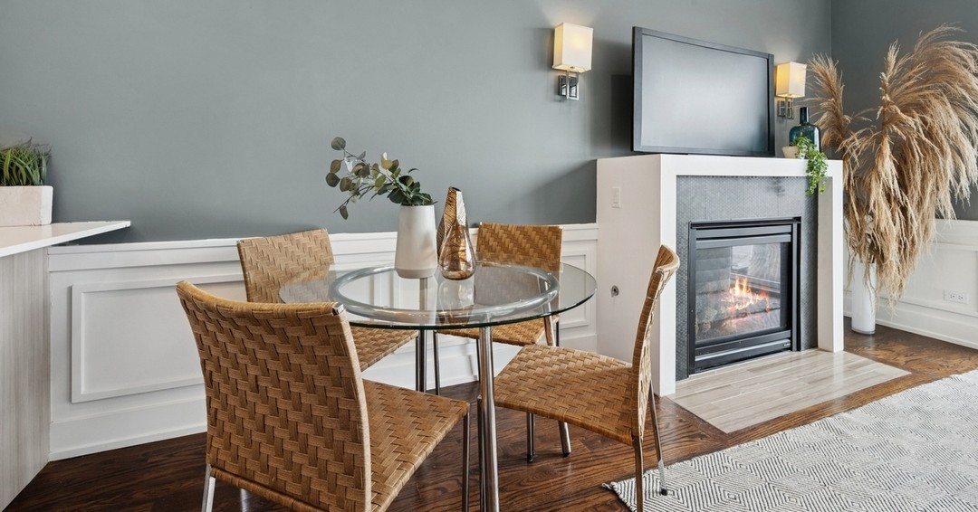 We incorporated warm woods and tones to cozy up this open living/dining space, and pulled color inspiration from our art to tie everything together. #chicago #chicagorealestate #havenhomestager #chicagohomestaging #stagingworks #stagingsells #staging #homestaging