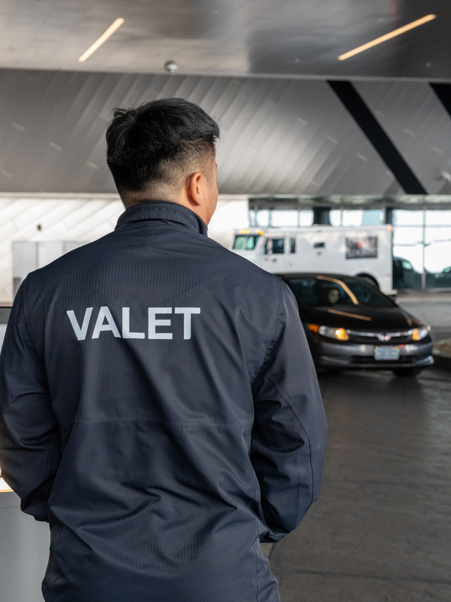 Because Vegas living should come with VIP parking. Locals receive complimentary valet for the first 3 hours with proof of purchase. ✨
📍 Find us on west Harmon across from The Cosmopolitan entrance.
@museumofillusions_usa @artemuseum_lasvegas @oceanprimelasvegas @ariatlasvegas @welcometolasvegas @agora_cosmetics @jasonaldeansvegas @fattuesdays