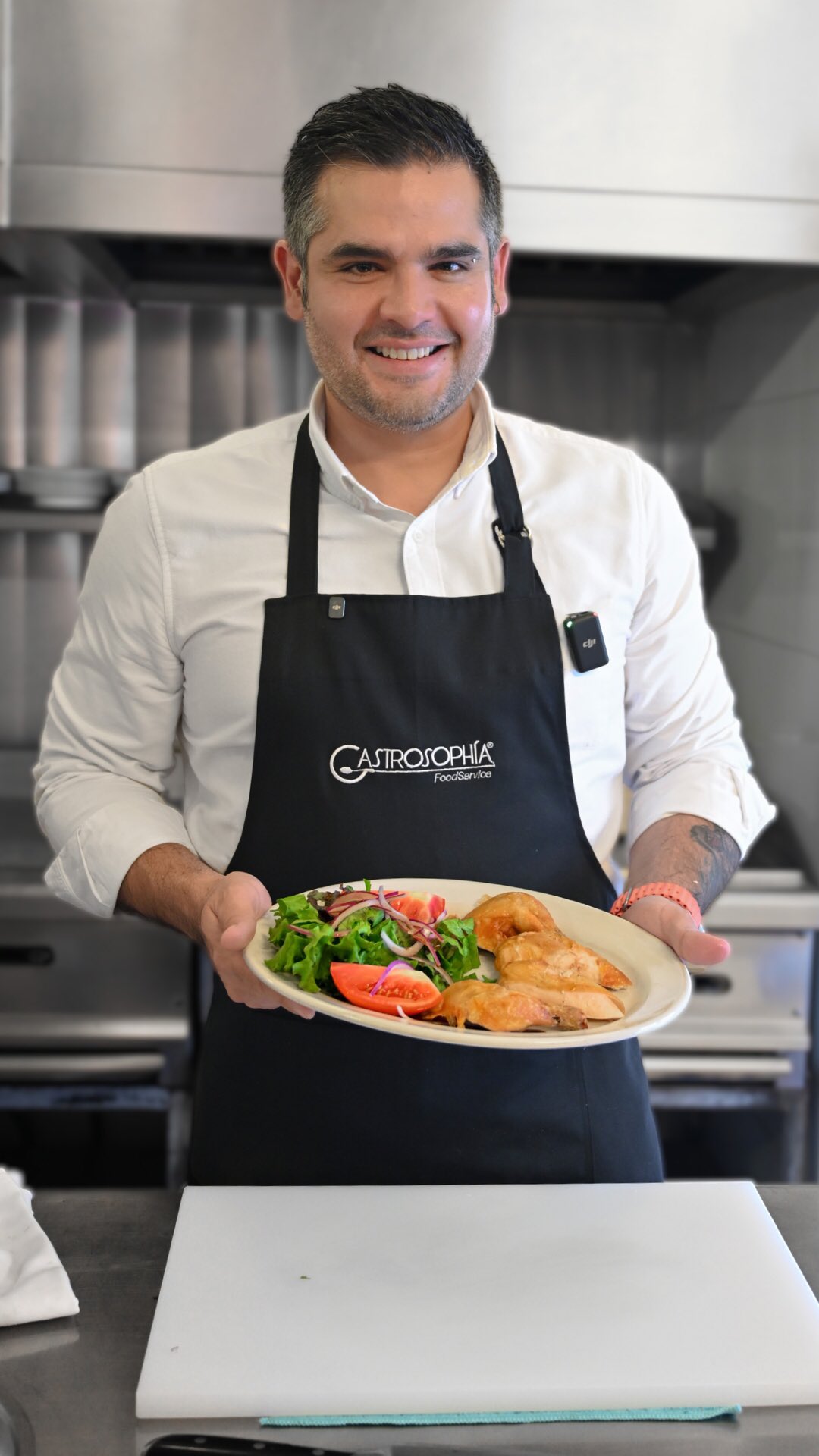 🐥🔥 Pollito de Leche Tipo Poulet Bresse
Ave joven de 3 semanas, peso aproximado 400 g, seleccionada por su suavidad estructural y cocción uniforme.
Su tamaño individual facilita control de porción, presentación completa y excelente rendimiento en horno o rostizado.
Una proteína estratégica para menús degustación y servicio individual.
📲 Cotiza hoy al 55 4958 9947
📩 Abasto profesional disponible
🔗 Link en bio
#HORECA #PollitoDeLeche #CocinaProfesional #Gastrosophia