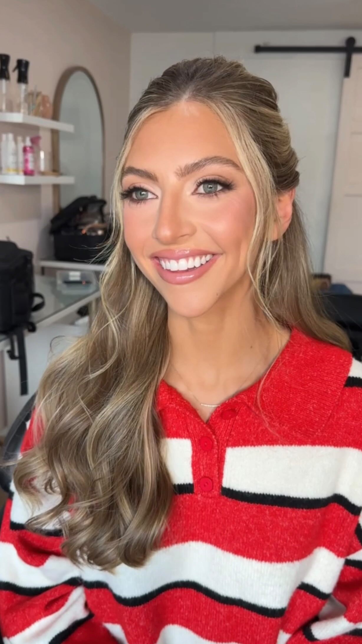 Gracie’s bridal trial 🪽 Soft glam to enhance her gorgeous features, and watch until the end to see what we ended up doing with her hair!
#30amakeupartist #30ahairandmakeup #weddinghairandmakeup #bridalmakeupartist #softglamlook