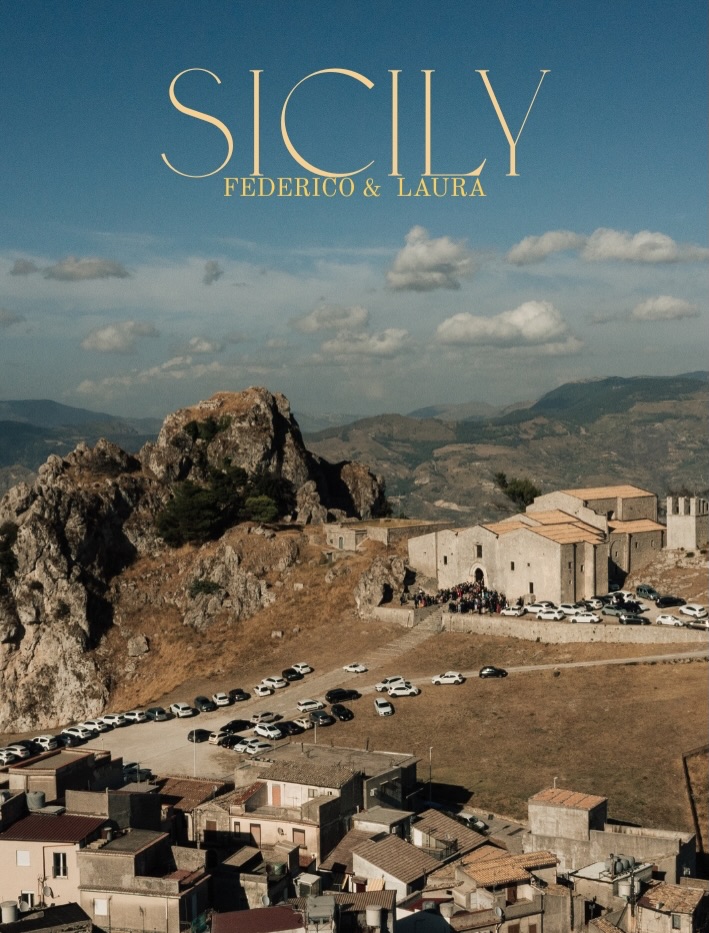 “In Sicilia l’amore trova la sua forma più autentica.
Tra borghi antichi, ulivi dorati e tradizioni che vivono ancora nelle persone, ogni matrimonio diventa un’esperienza che resta nel cuore.
Qui non scegli solo una location: scegli una terra che ti accoglie, ti emoziona e rende la tua storia indimenticabile.”
.
.
.