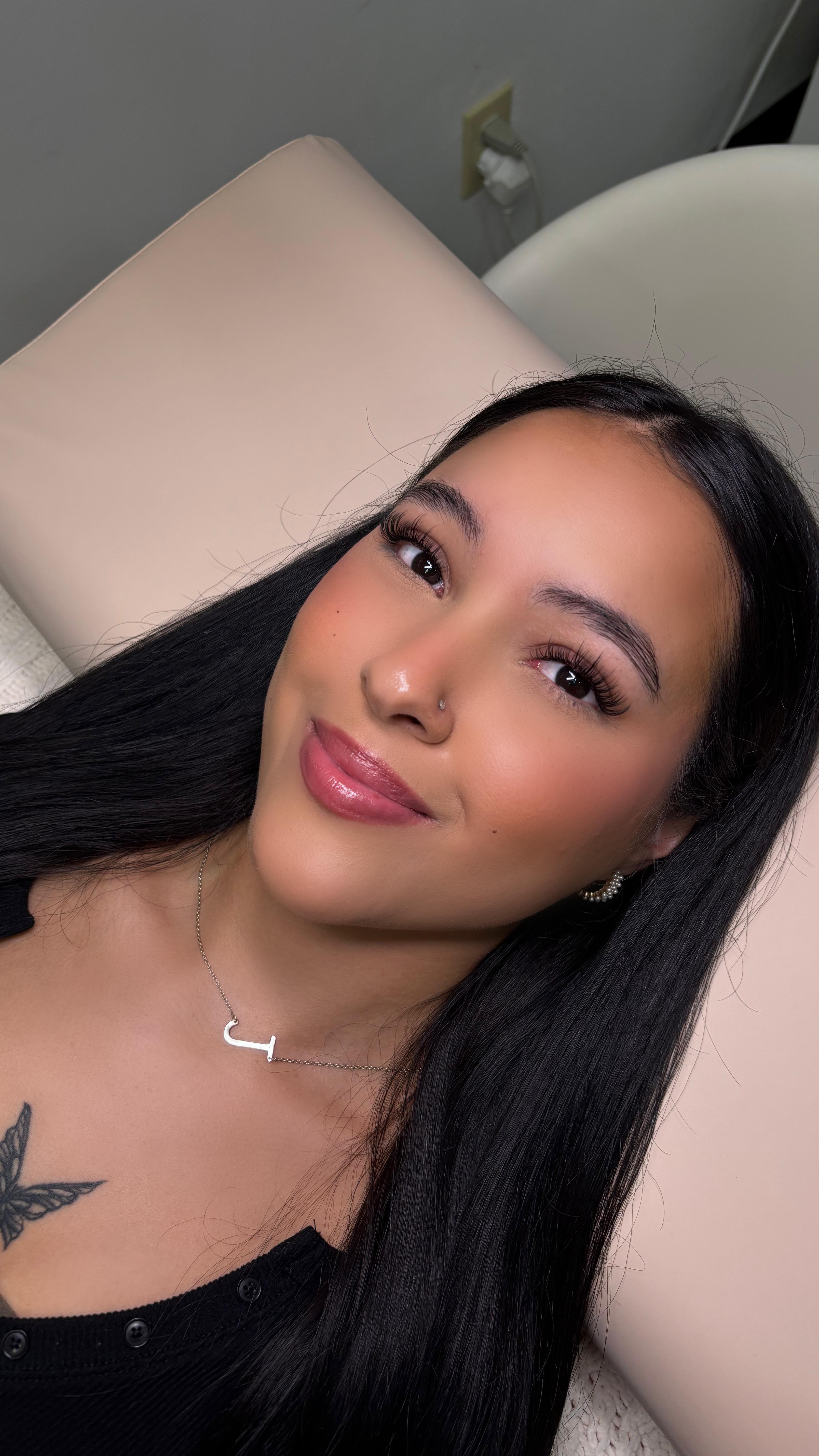 ๐ซง ๐๐๐๐ถ๐ ๐๐พ๐๐ ๐๐ถ๐๐ฝ๐๐
Less volume, more elegance ๐ค
Book your soft glam set today
#azlash #azlashtech #phoenixlashtech #phoenixlashartist #azlashes