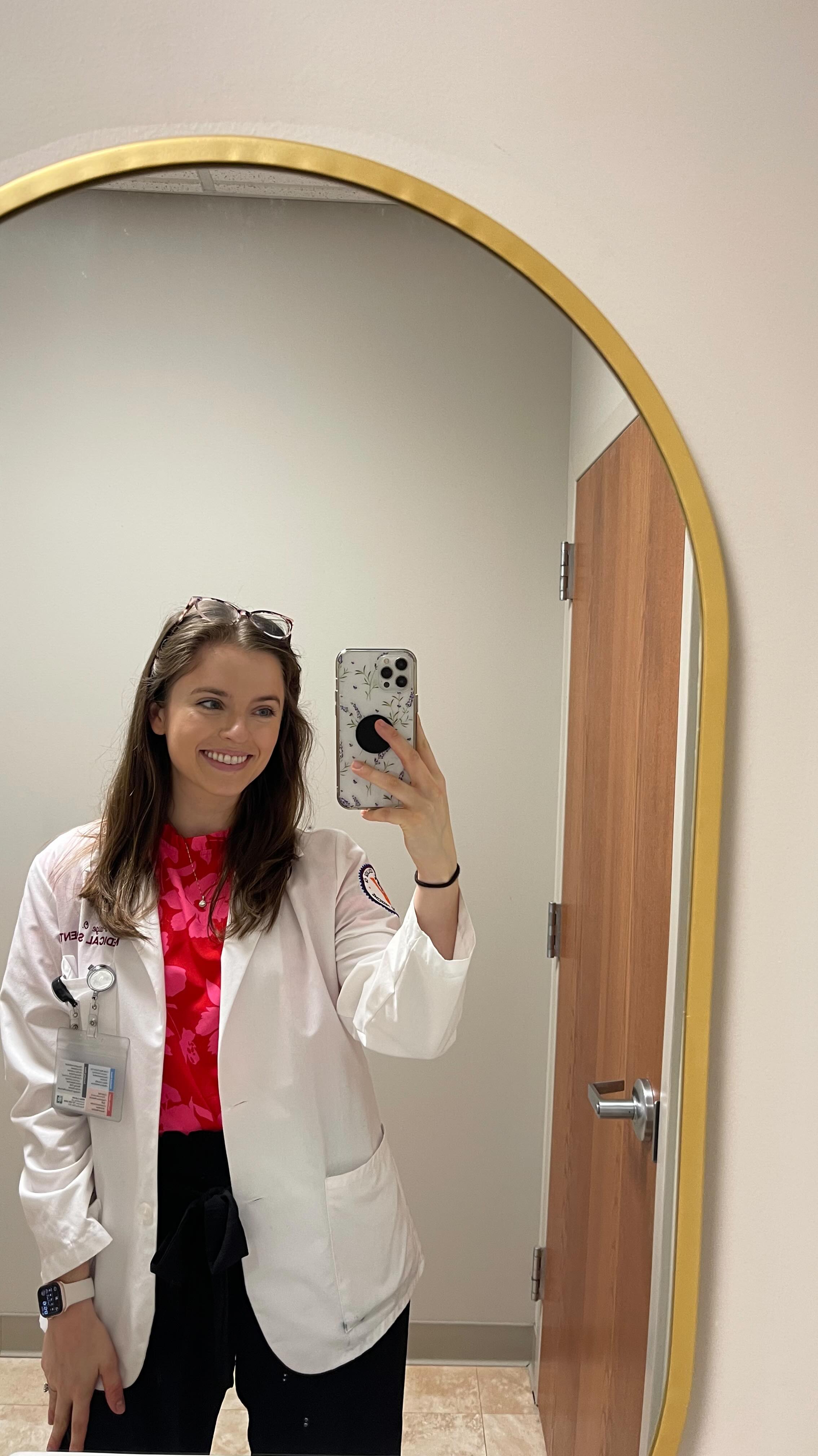 Some days you feel on top of the world…
Some days you feel like you’re barely keeping up.
Normalize all of it: the doubts, the tears, the “am I doing this right?” moments. 💭
Through it all, God is still in control. 🙏✨
#medstudent #medstudentlife #dermatology #residency #match2026