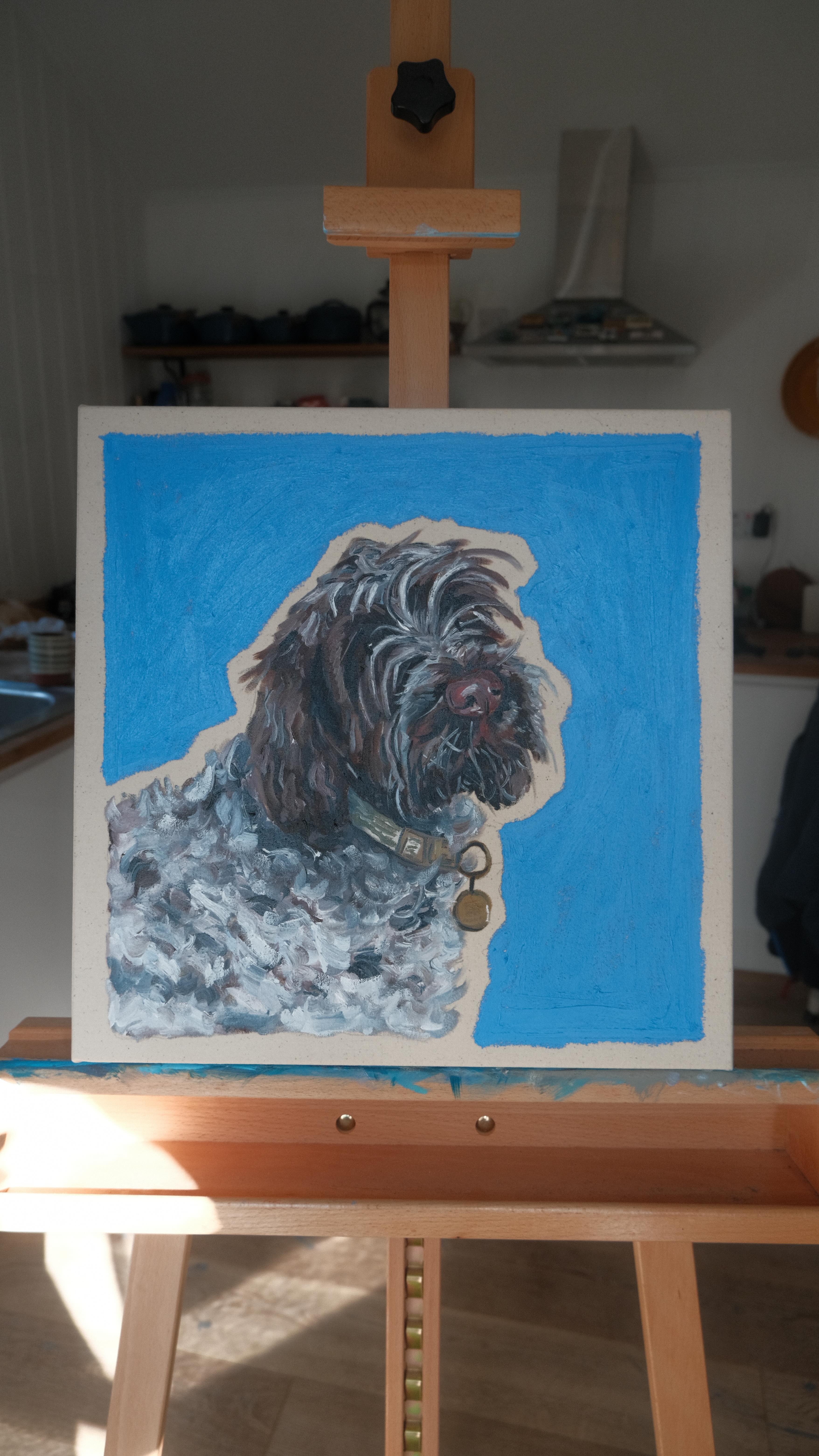 A new painting of Bramble inspired by my sketchbook drawings of her - it also helps me to make a canvas painting less serious and not to make the outcome โperfectโ. Whilst itโs been raining every day since the beginning of the year, landscapes are just not inspiring me at the moment. Also having a lot of fun with oil sticks at the moment to add texture to the background ๐จ
#petportrait #oilpaint #oilpainting #canvaspainting #fyp