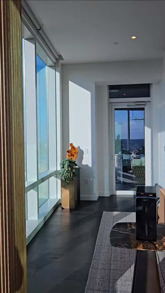 As a woman in this home building and design field, The man's mansplaining is too real! Save us!
#LuxuryInteriors #InteriorDesigner #CuratedSpaces #ModernLuxury #mansplaining BostonInteriorDesigner