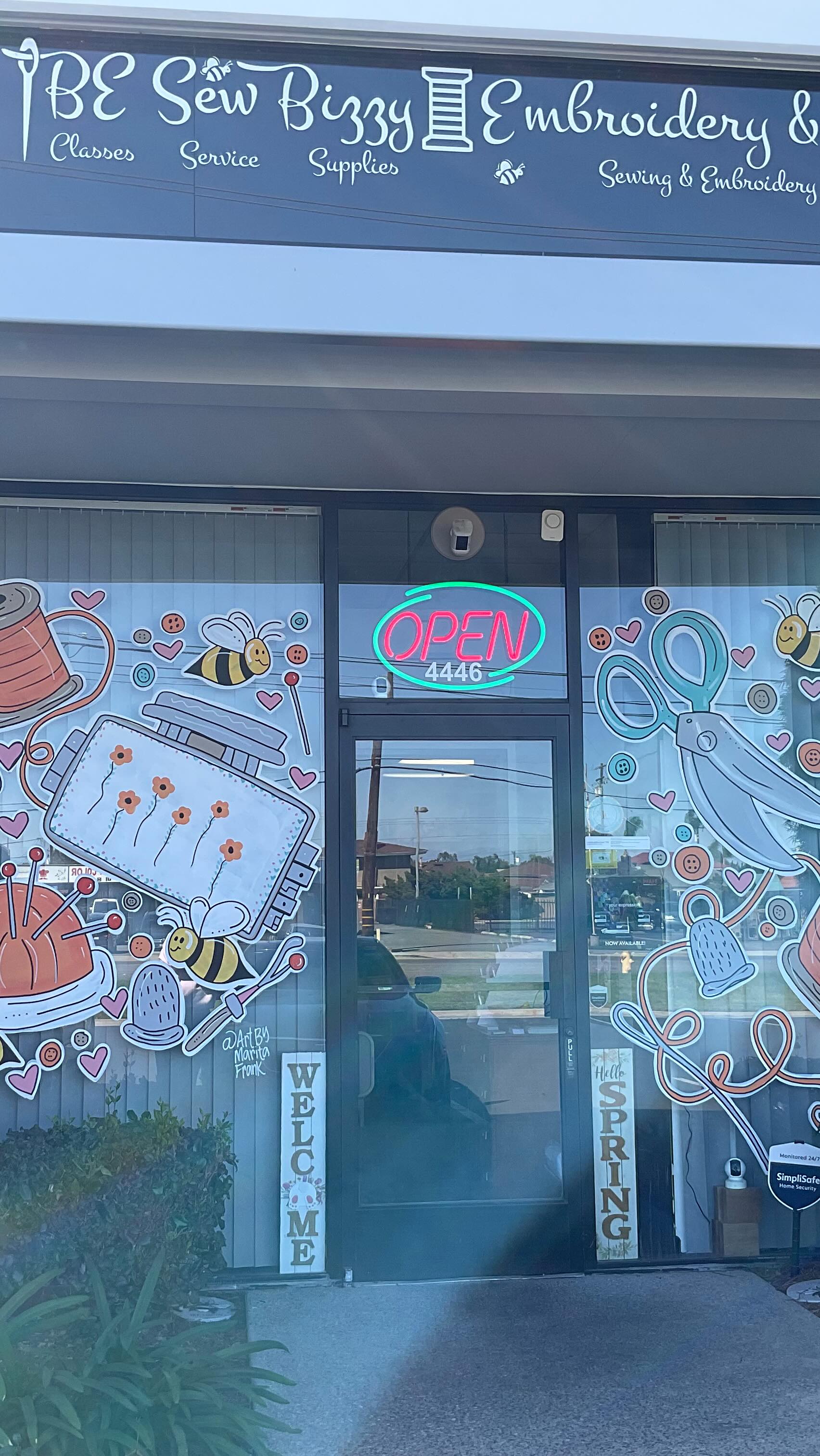 Cute shop deserves cute windows!
#besewbizzy #windowsplash #ocmurals #windowpainting