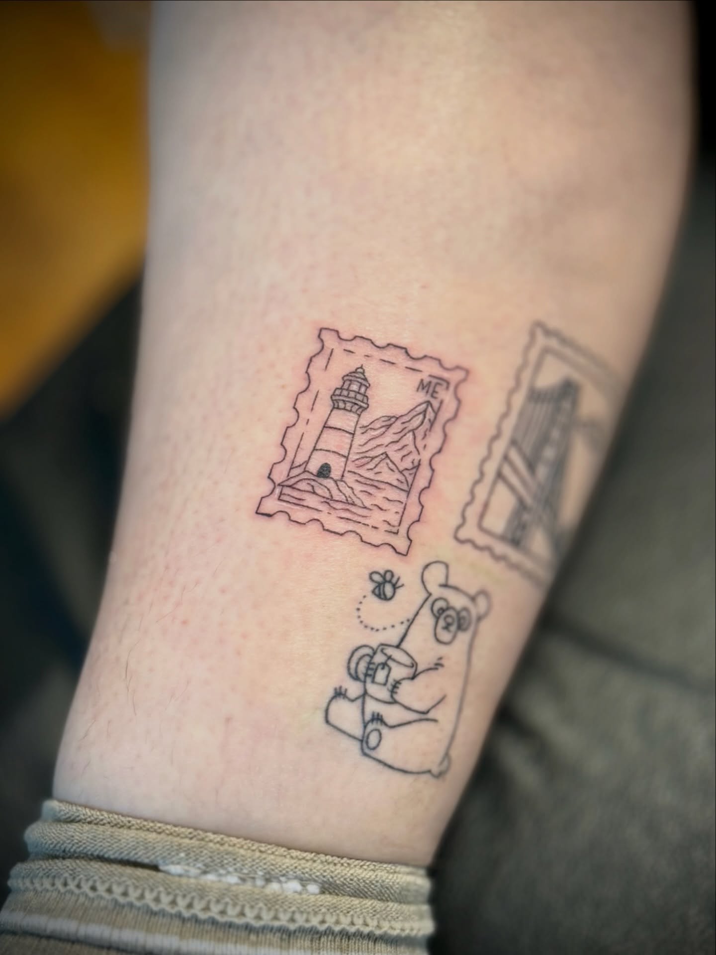 @madey.jpg stopped by to add a stamp to her collection while she was visiting!
Done by @kayy.tattoos
.
Book via link in bio
.
.
.
.
.
.
.
.
.
#traveltattoo #mainetattoo #lineworktattoos #tattoosofinstagram #ellsworthmaine