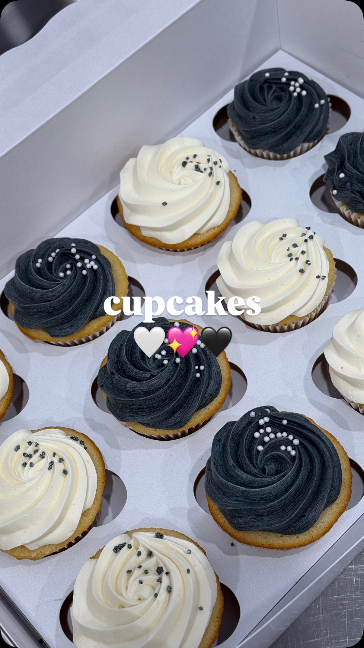 cupcakes! Customizable, versatile; the perfect addition to any celebration!
.
.
.
.
.
#custommade #customcupcakes #gtabakery #nobleton #cupcakedecorating juliassweettreats