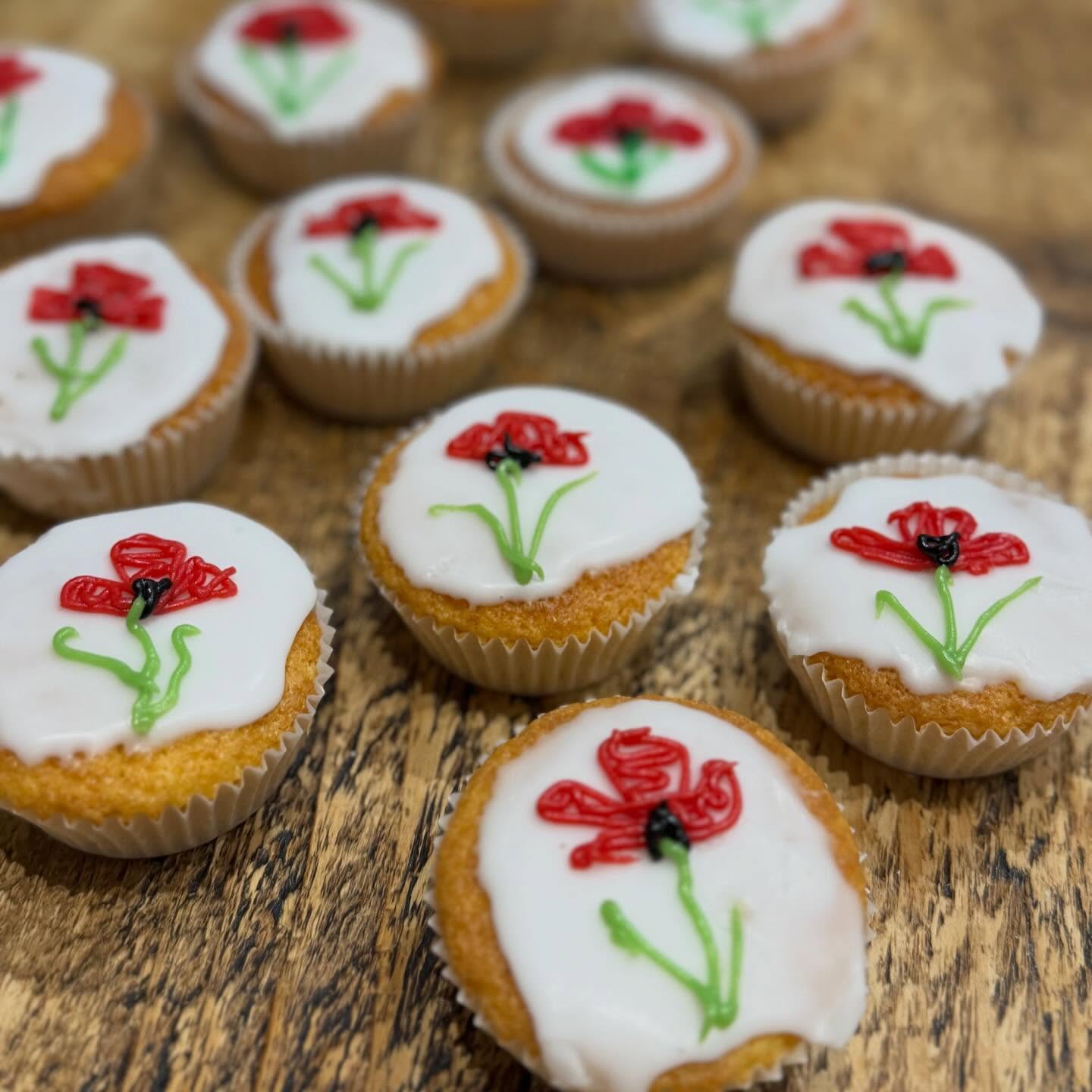 Welcome Home Poppy ♥️
A crazy time with cluster feeds, little sleep and lots of emotions but also lots of bonding, cute sister vibes, good food, gentle recovery and today we made it out of the house and baked some cakes. 🥰
Just need some series or podcast recommendations for the clusters! Please let me know xx