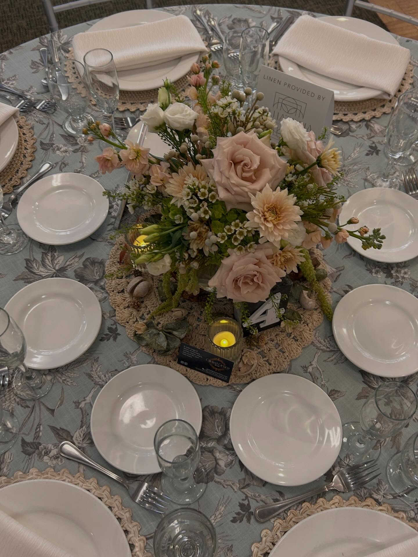This costal color palette is so romantic it has us swooning 🥰