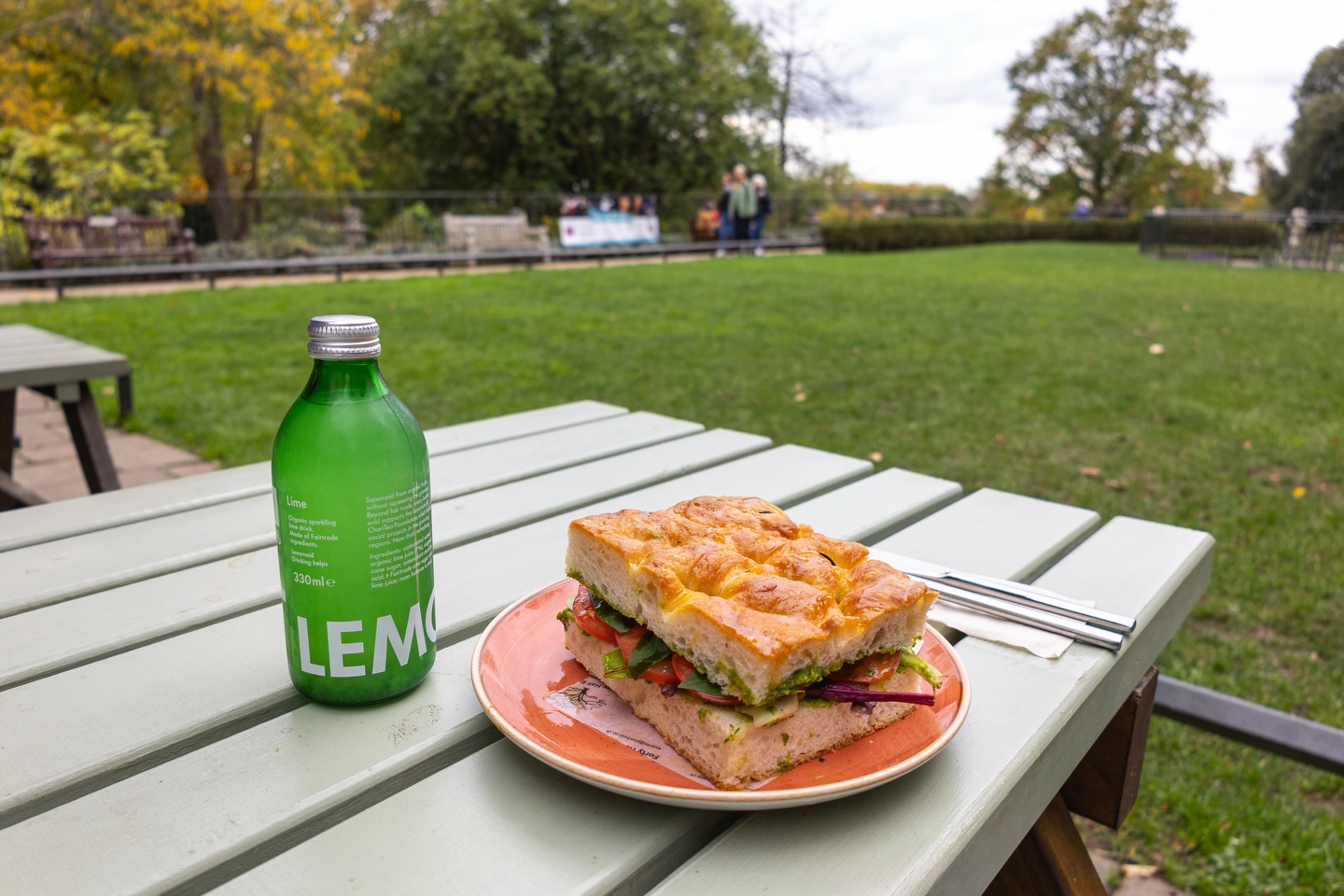Days like this call for lunch outside ☀️
Freshly made focaccia, refreshing drinks and a moment to soak up the sunshine at our beautiful locations.
Pesto, mozzarella and tomatoes filled focaccia sandwich…simple and perfect.
#londoncoffee #lunchspot #spring #homecooked #northlondon