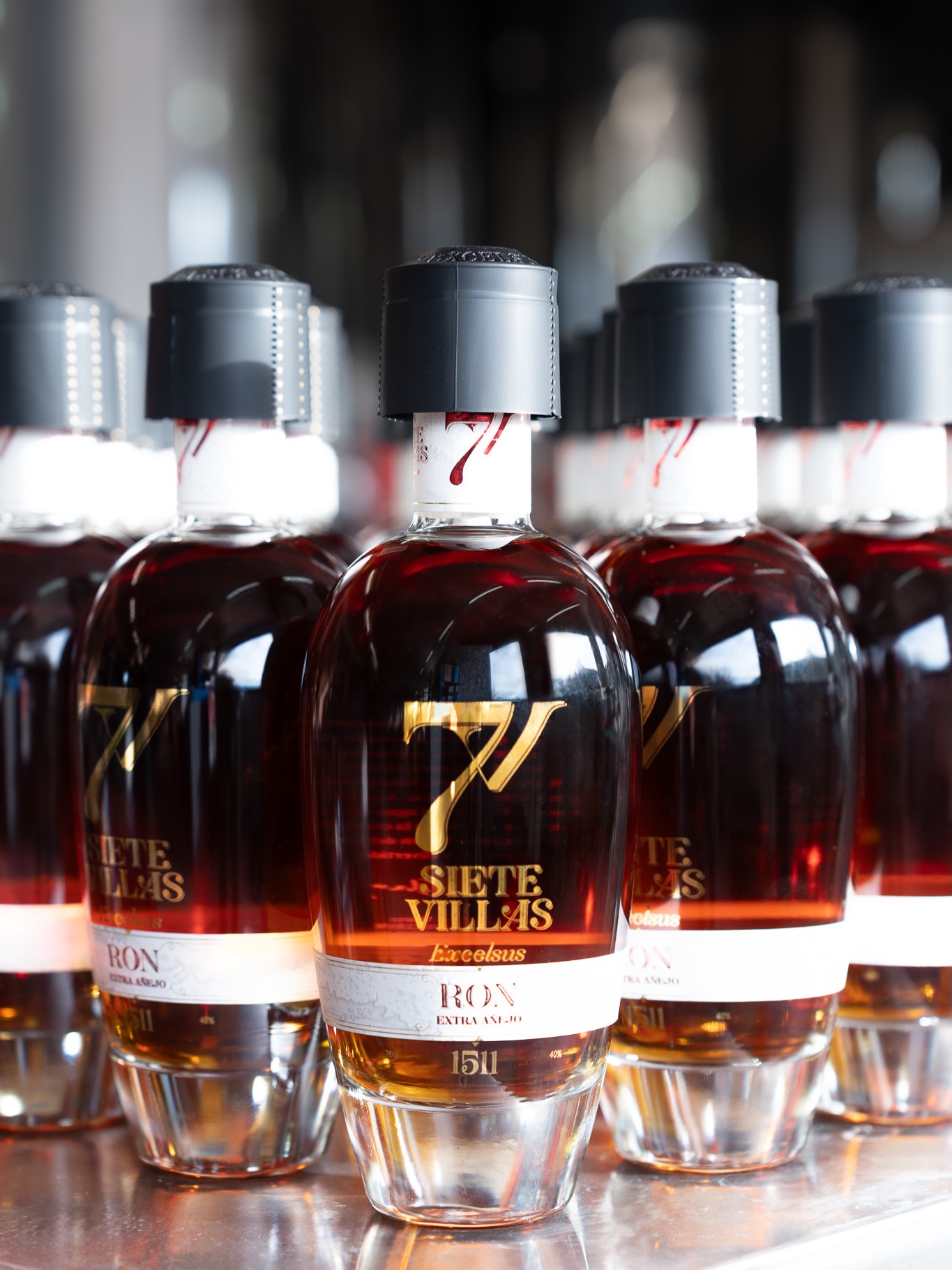 Hay niveles… y luego está 7 Villas Excelsus🥃
Intenso, sofisticado y con una personalidad que no pasa desapercibida.
Un ron que no se improvisa, se elige.
En breves podrás conseguirlo directamente desde nuestra web.
El momento de disfrutarlo está más cerca de lo que imaginas